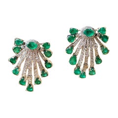Ohrringe mit natürlichem Smaragd und Diamanten aus 18 Karat Gold