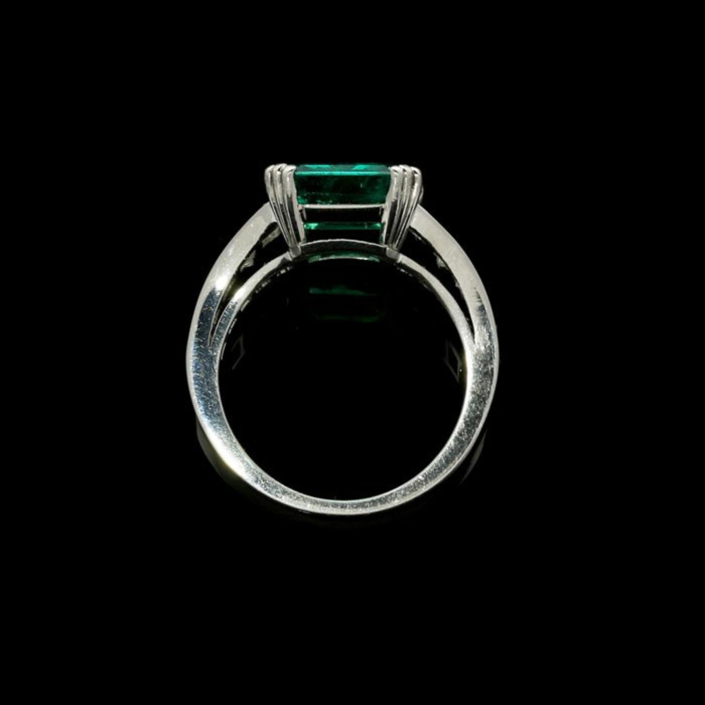 Emerald Cut 18K Gold 4 CT Natural Emerald and Diamond Antique Art Deco Style Engagement Ring For Sale
