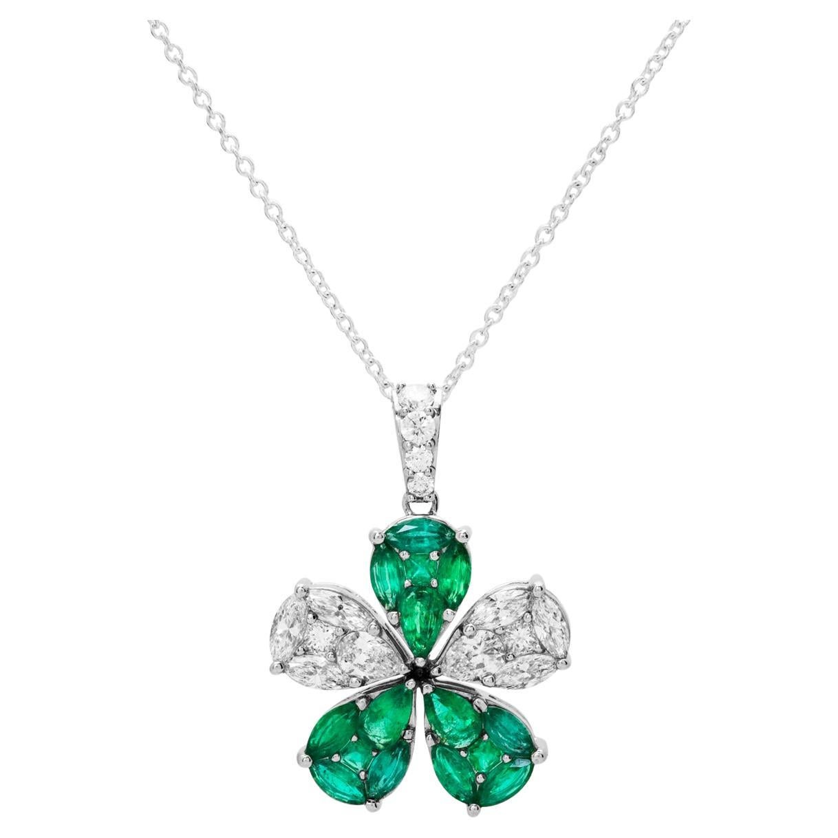 Natürlicher Smaragd und Diamant-Blumen-Anhänger im Angebot