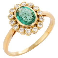 Verlobungsring aus 14 Karat Gelbgold mit natürlichem Smaragd und Diamant-Halo