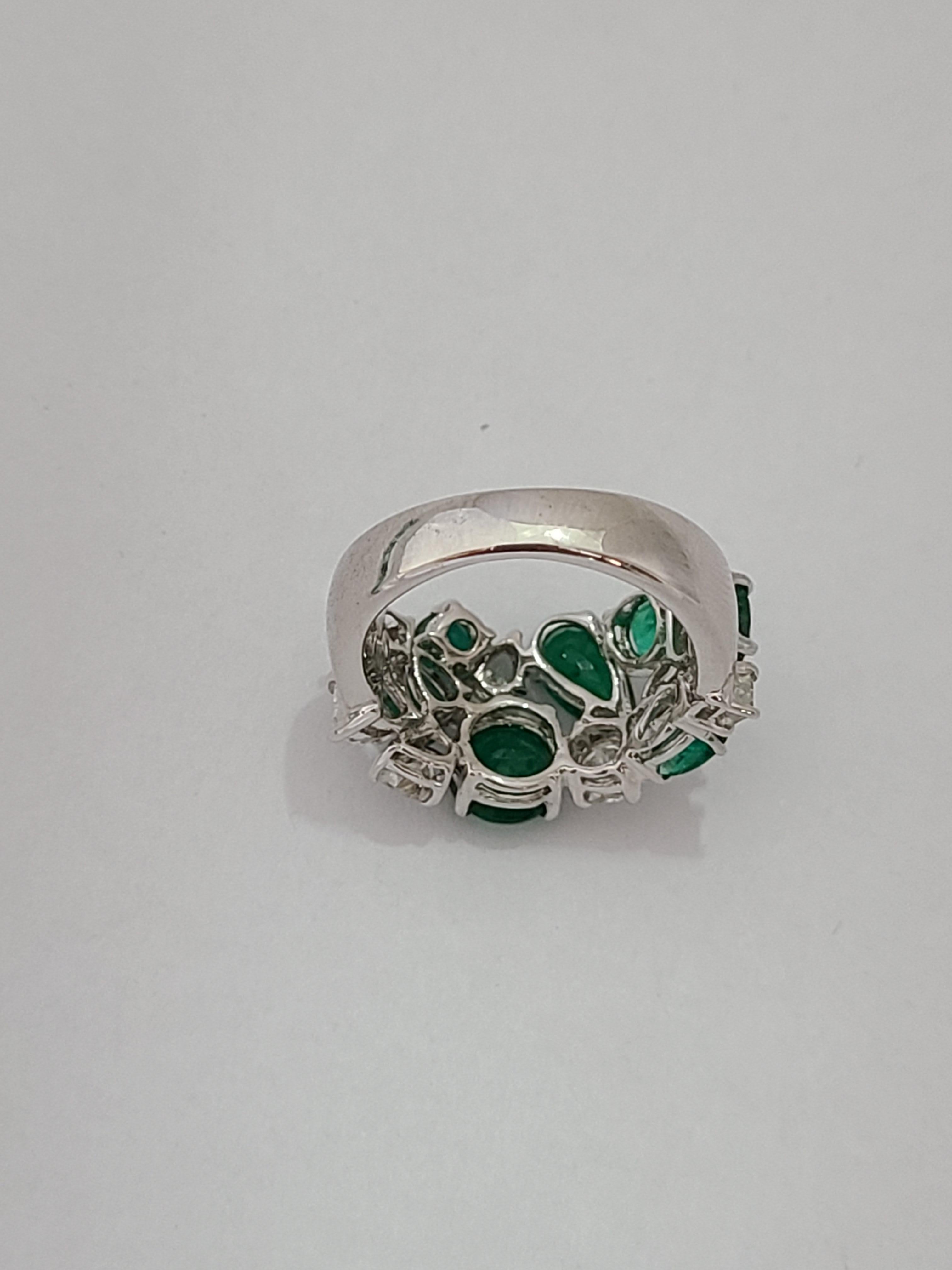 Modern Natural Emerald and Diamond Ring Set in 18 Karat Gold