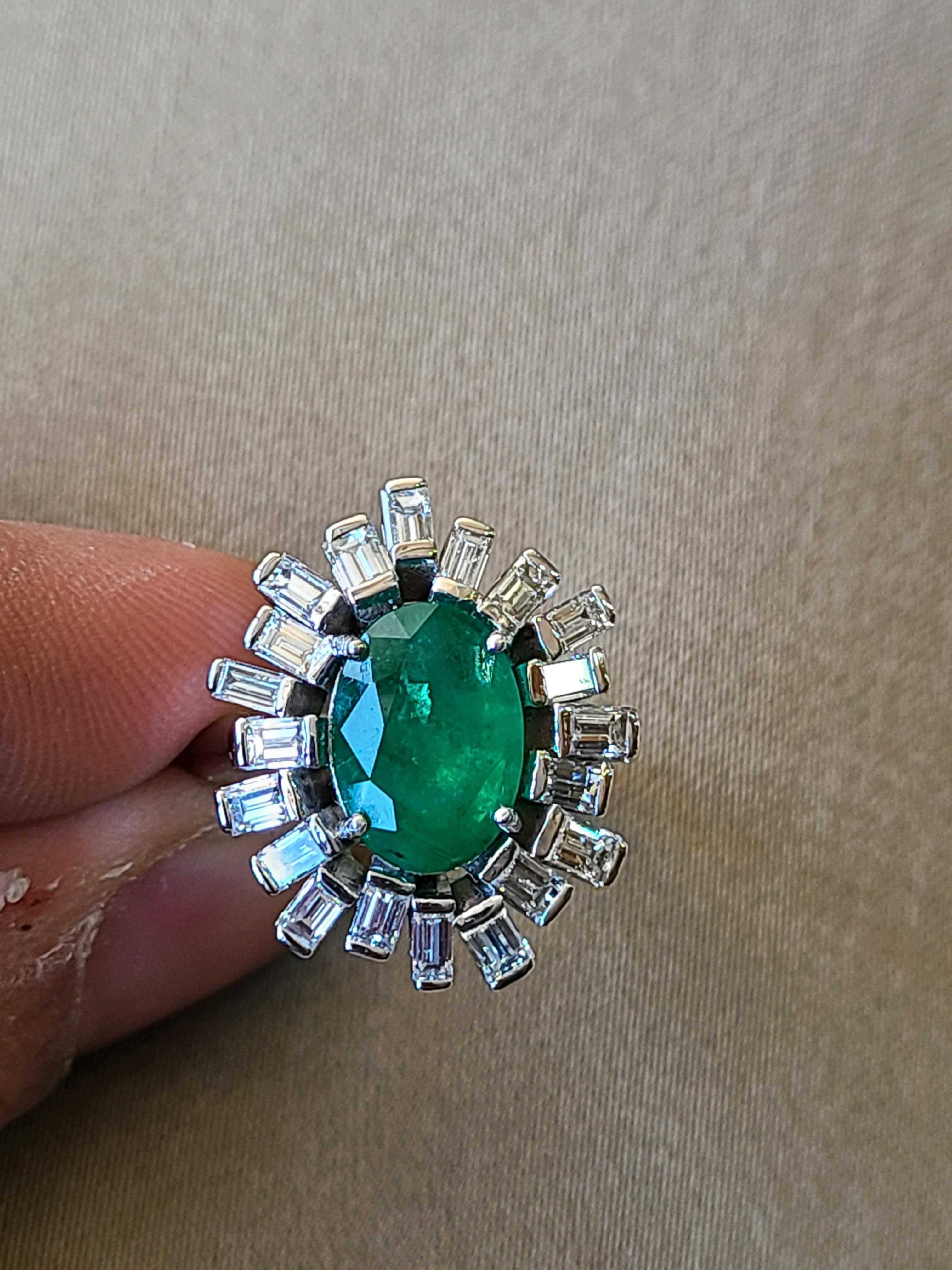 Modern Natural Emerald and Diamond Ring Set in 18 Karat Gold