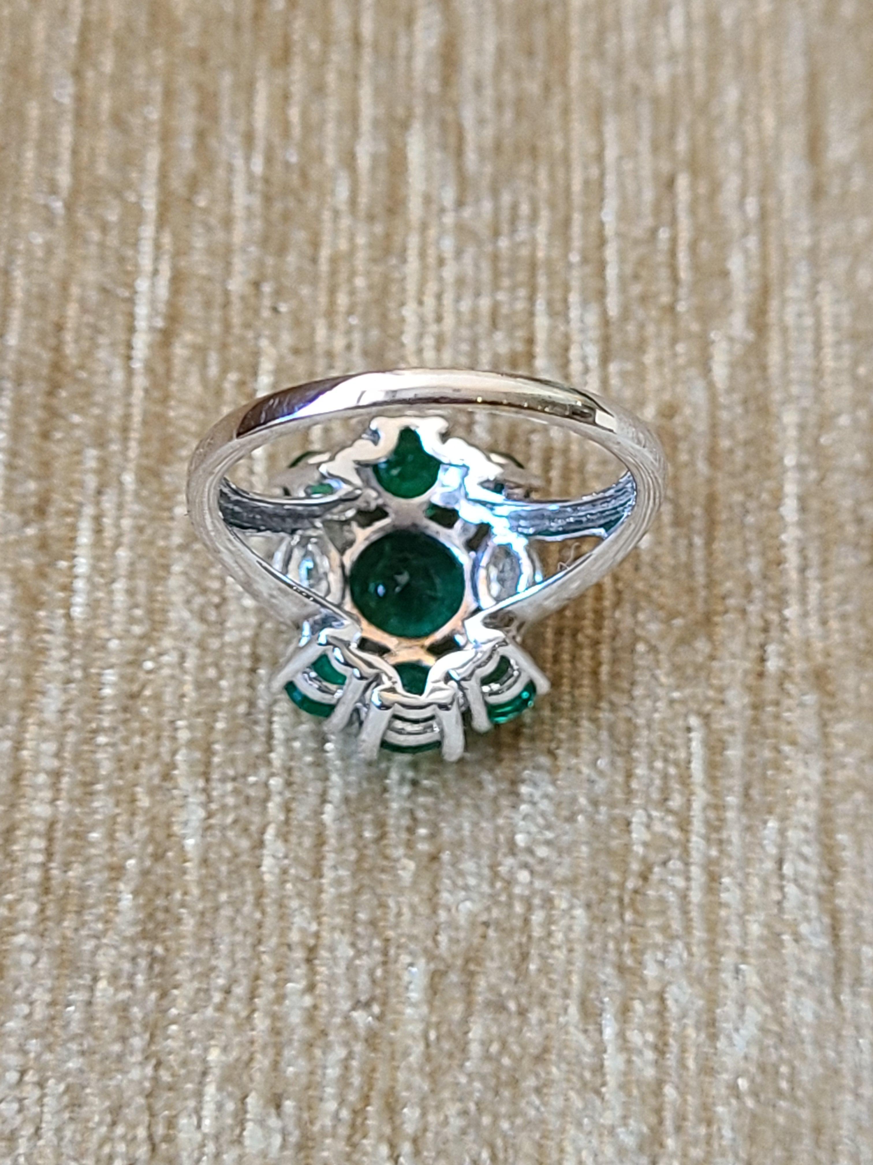 Set in 18K Gold, 2.35 carats, natural Zambian Emerald and Diamonds Cluster Ring In New Condition For Sale In Hong Kong, HK