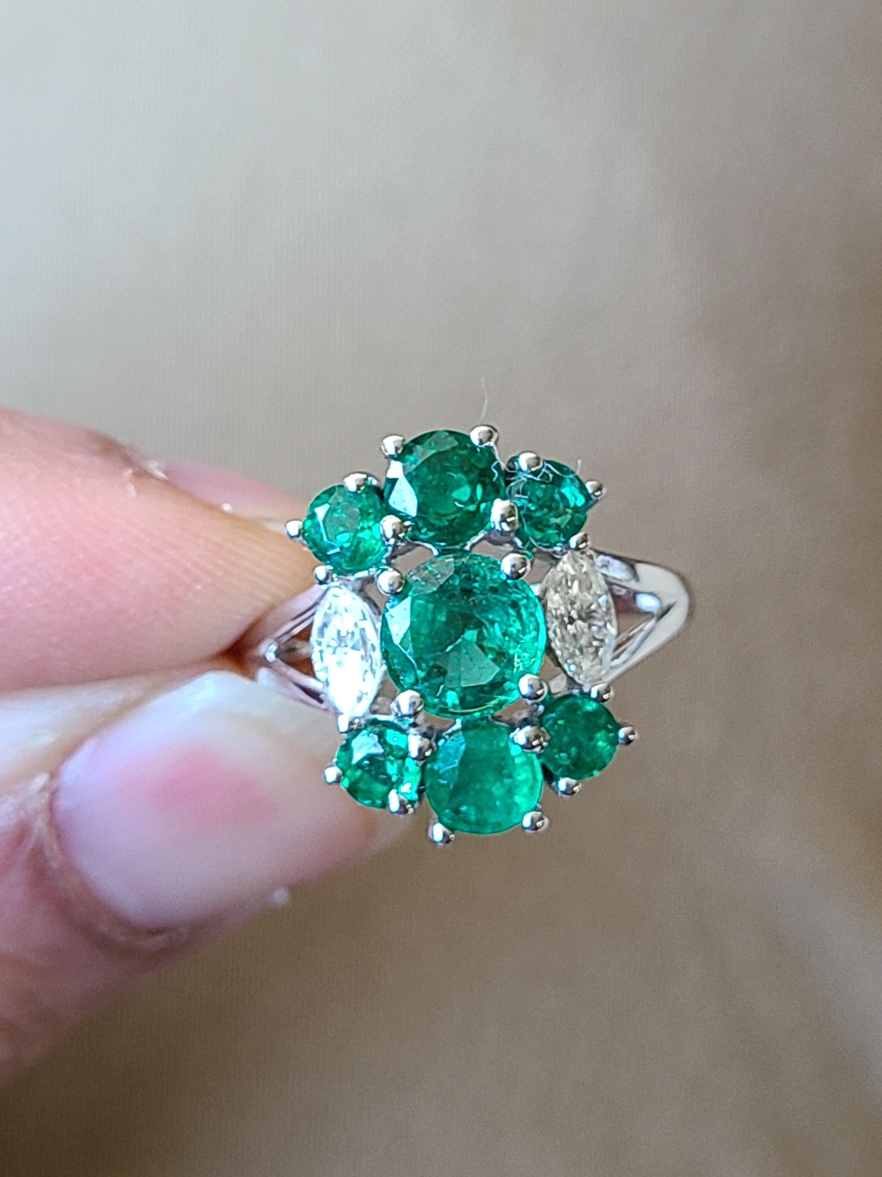 Women's or Men's Set in 18K Gold, 2.35 carats, natural Zambian Emerald and Diamonds Cluster Ring For Sale
