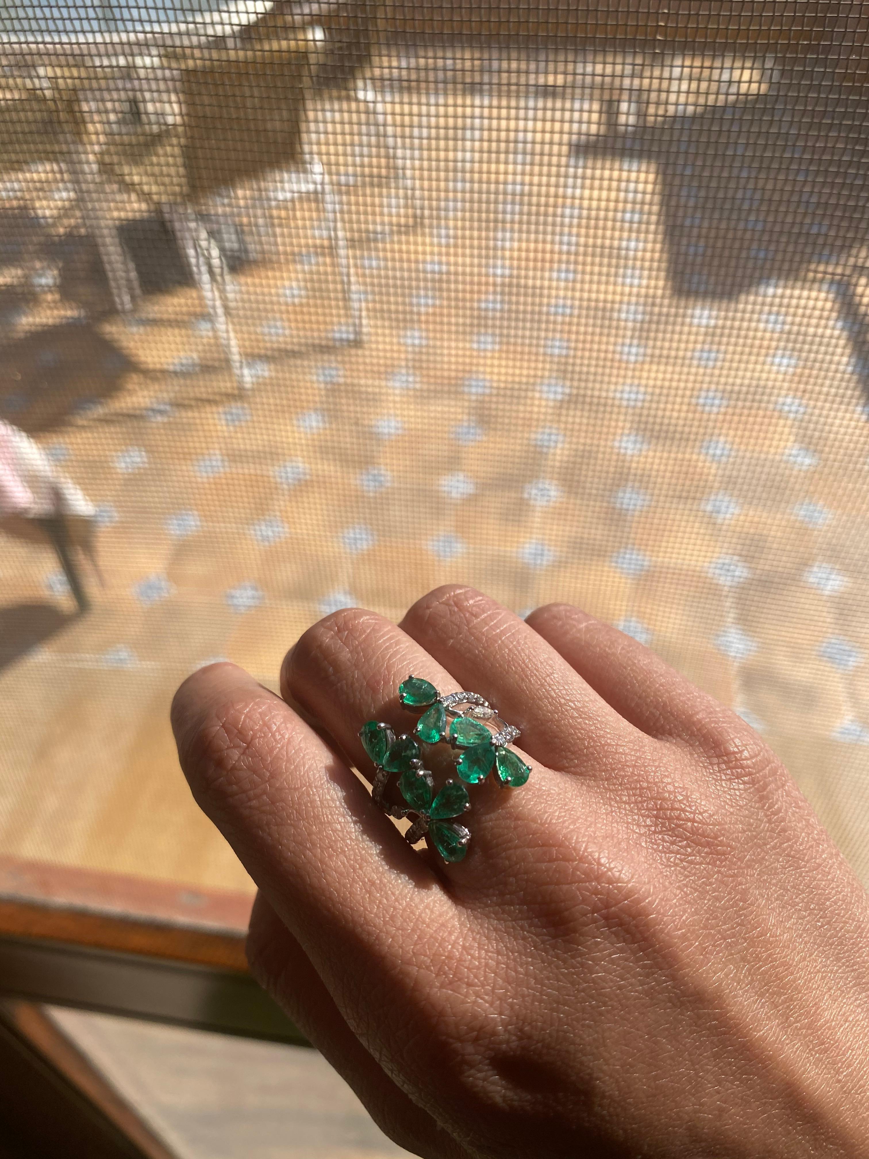 Natural Emerald and Diamond Ring Set in 18 Karat Gold 2