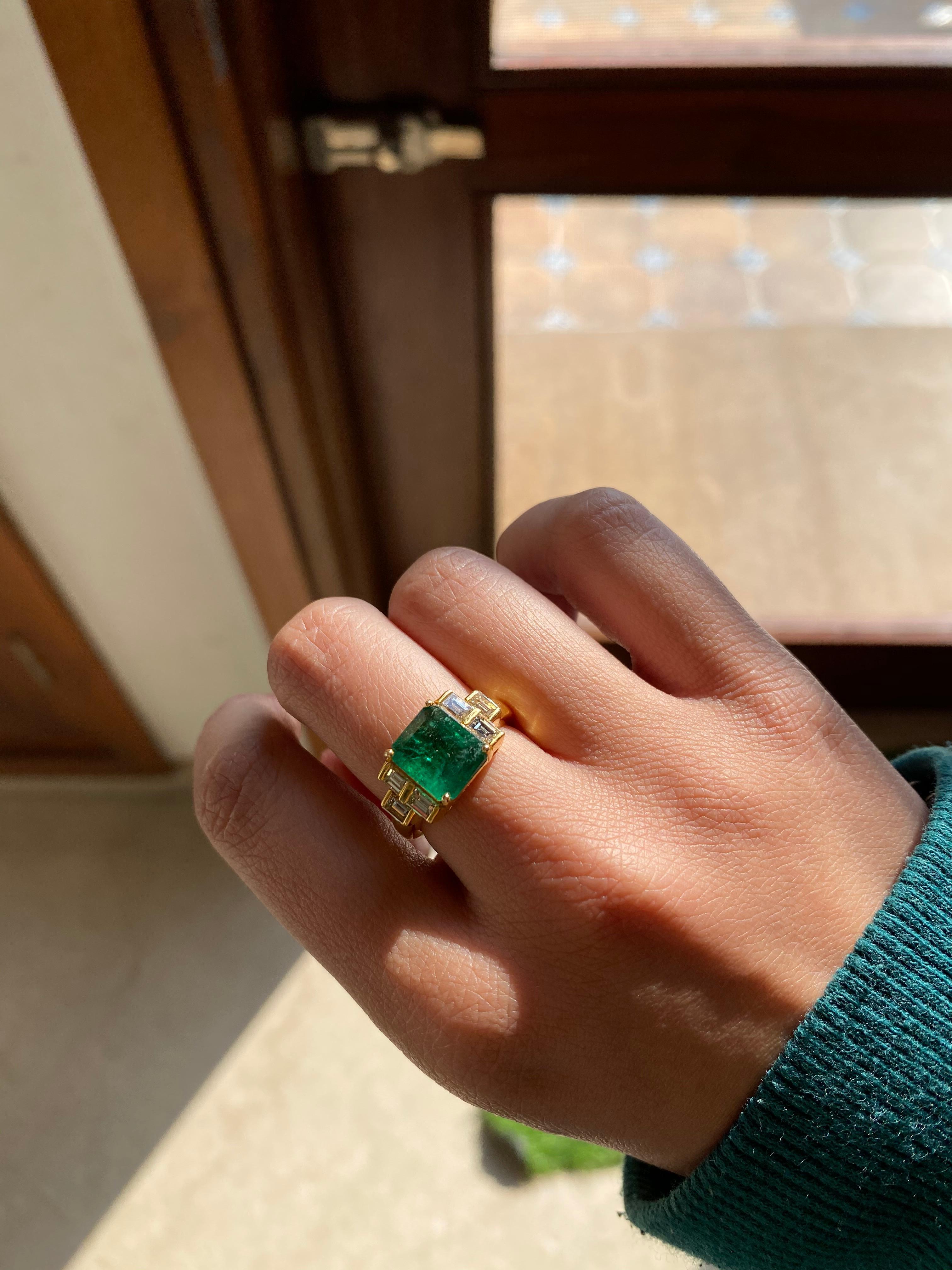 Natural Emerald and Diamond Ring Set in 18 Karat Gold 2