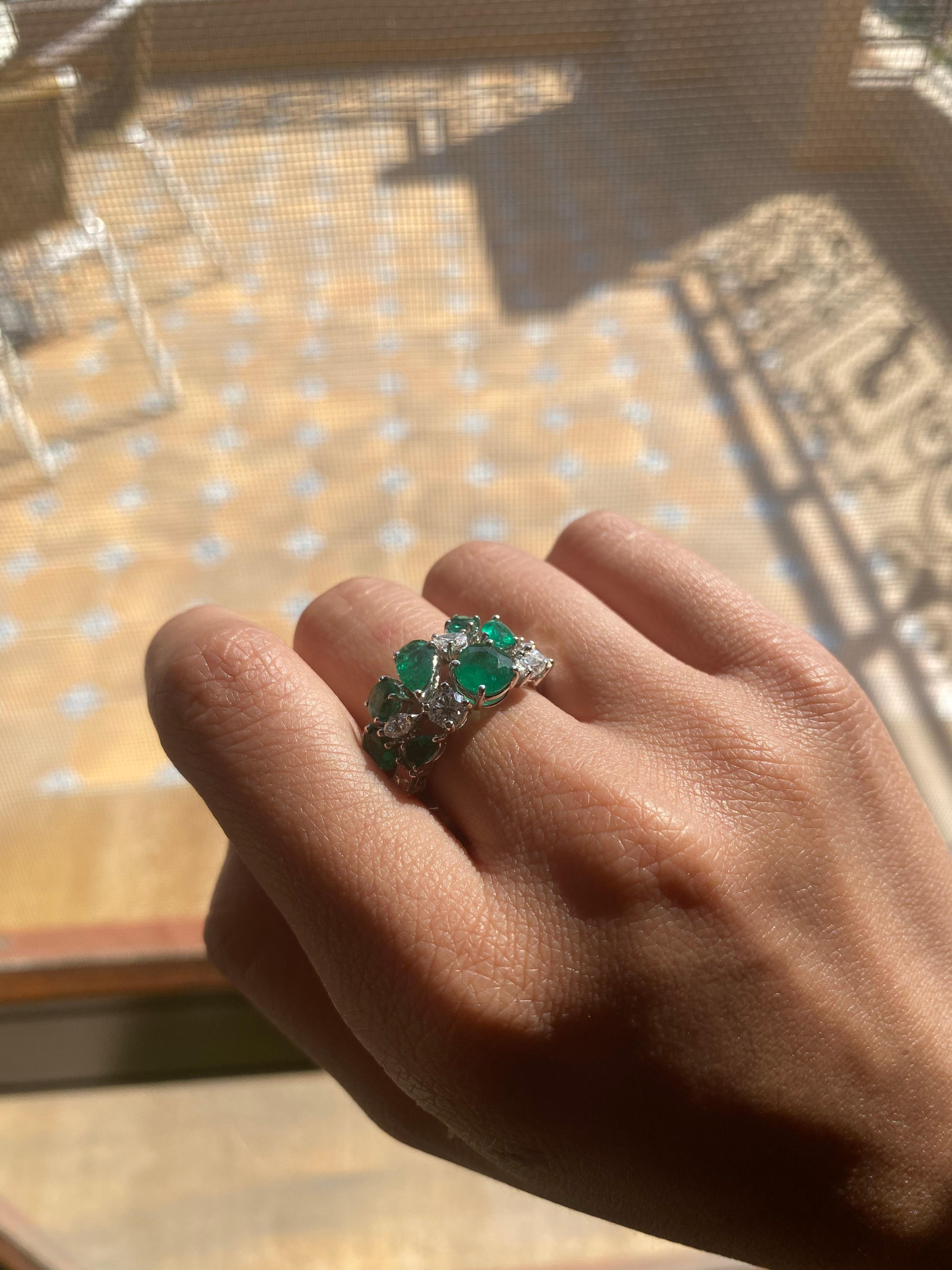 Natural Emerald and Diamond Ring Set in 18 Karat Gold 3