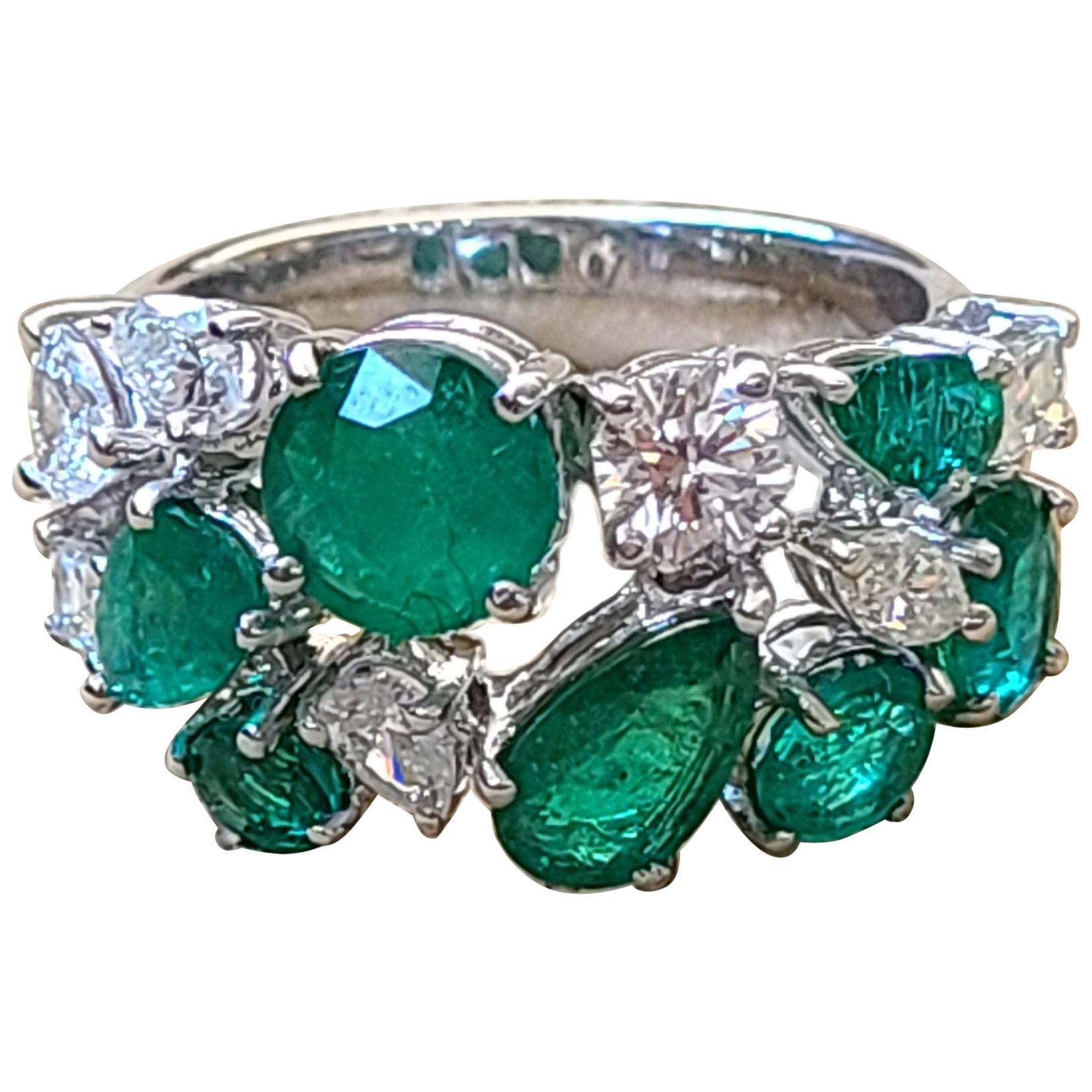 Bague en or 18 carats sertie d'émeraude naturelle et de diamants