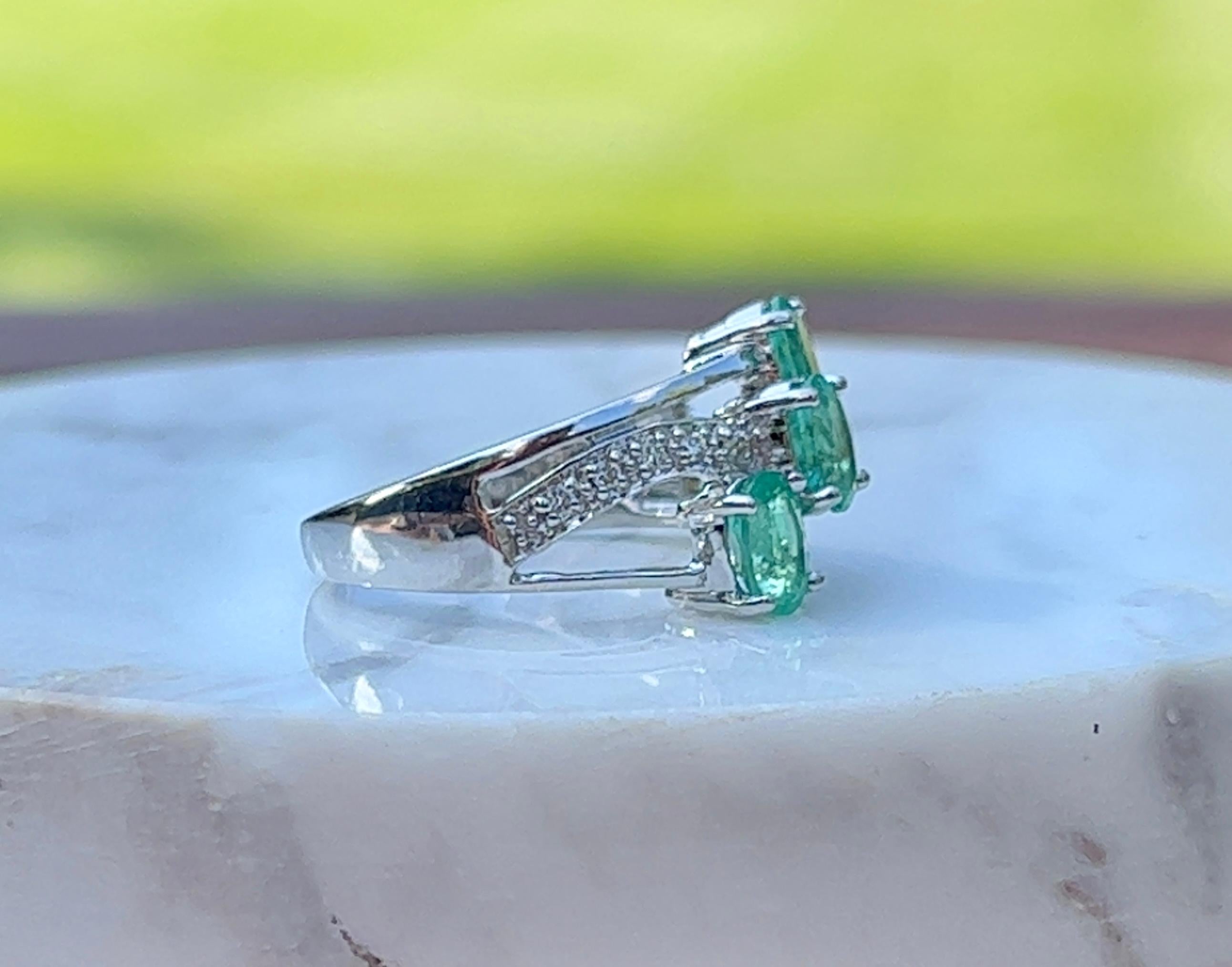 Women's or Men's Natural Emerald and Diamond Split Shank Ring in 18K Gold  For Sale