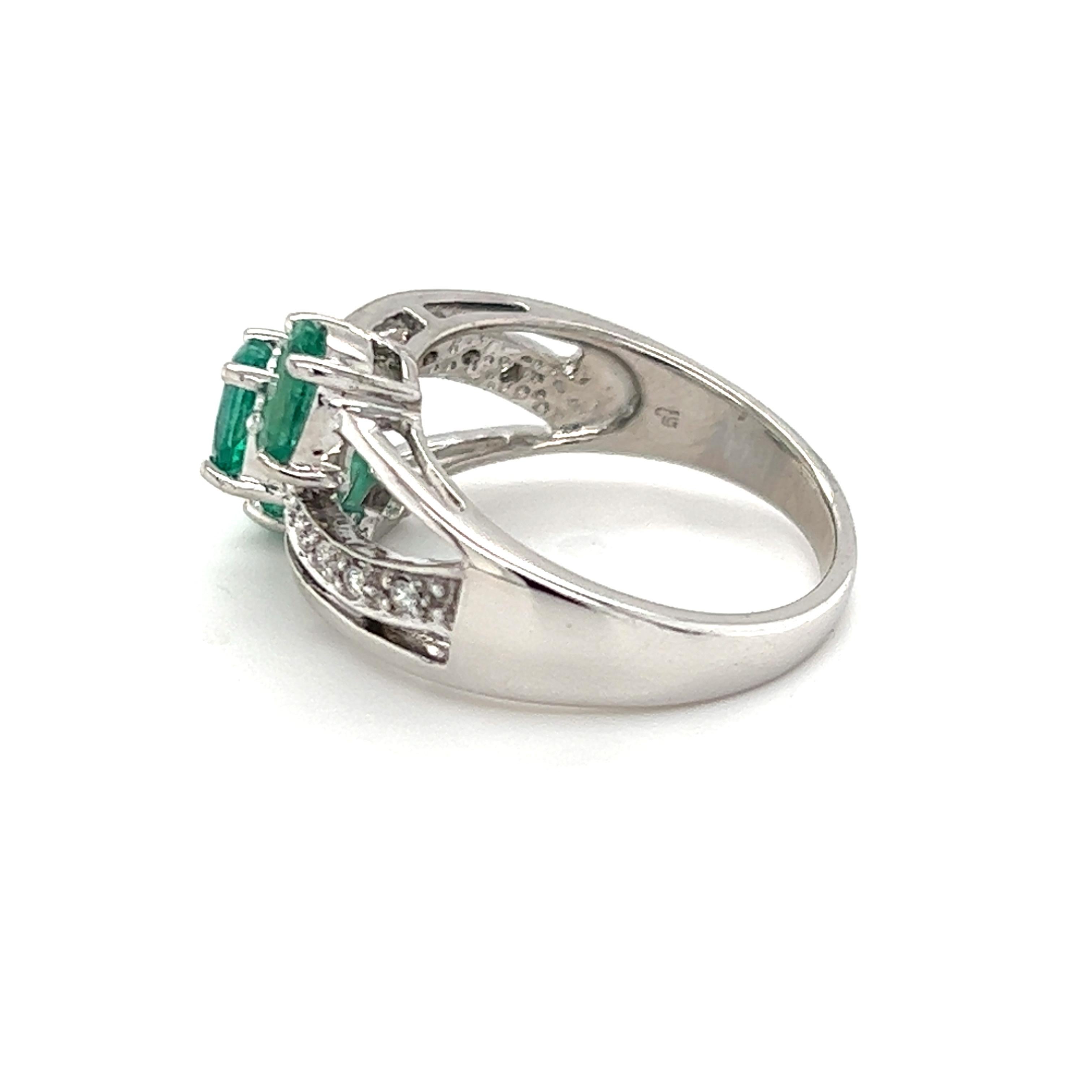 Natural Emerald and Diamond Split Shank Ring in 18K Gold  For Sale 1