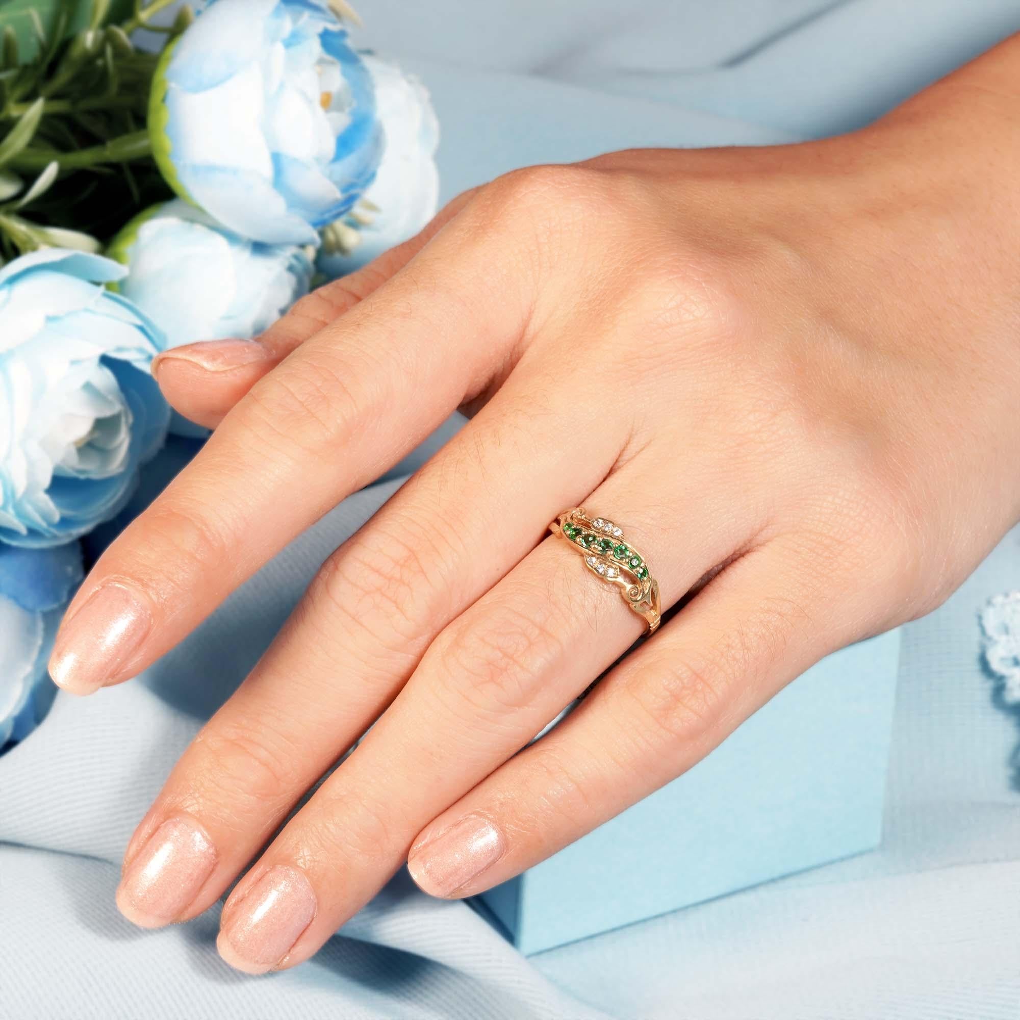 Im Angebot: Natürlicher Smaragd und Diamant Vintage-Ring im Vintage-Stil mit geschwungenem Ring aus massivem 9K Gelbgold () 8
