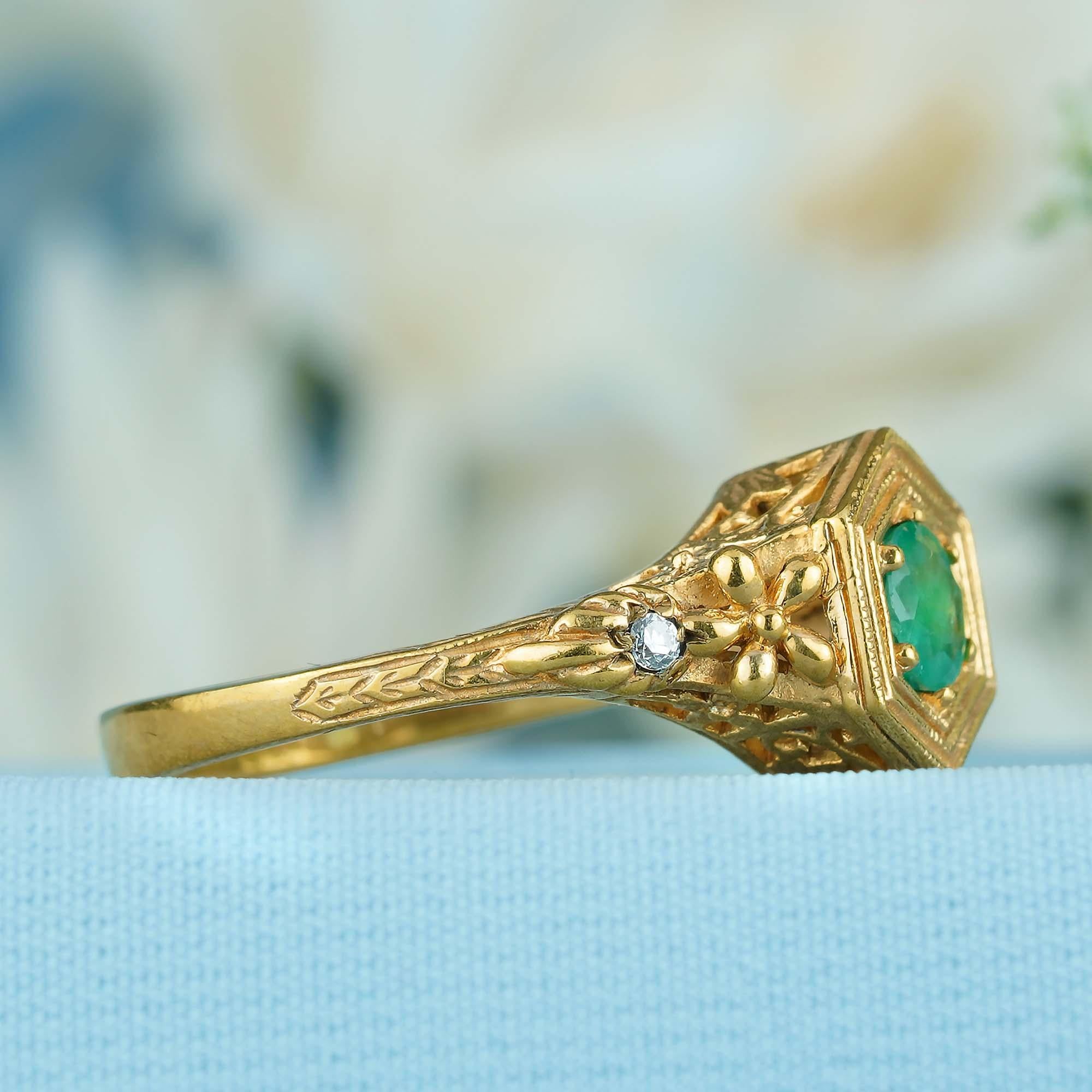 Round Cut Natural Emerald and Diamond Vintage Style Filigree Ring in Solid 9K Yellow Gold For Sale