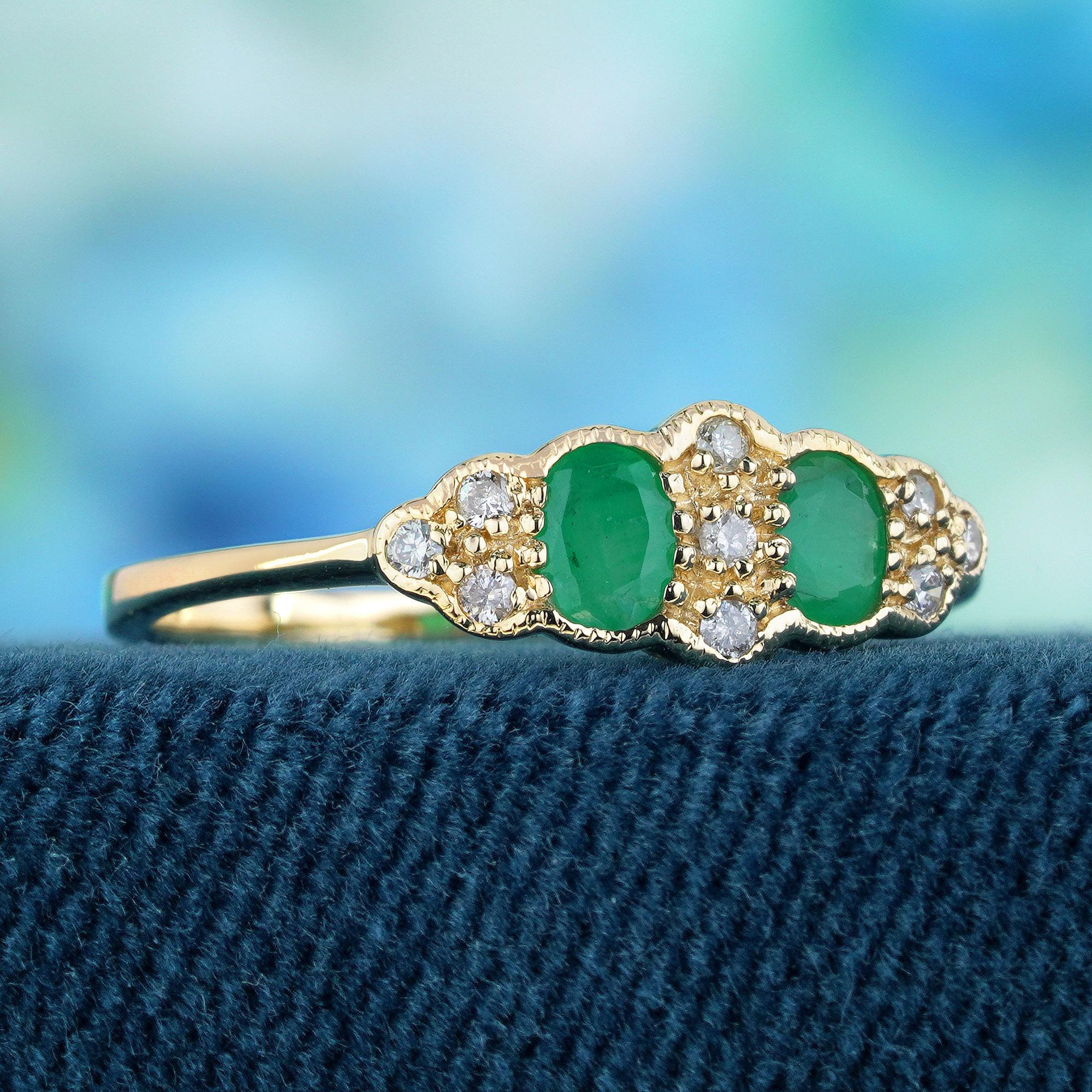 Édouardien Bague de style vintage en or jaune 9K, émeraude naturelle et diamant en vente