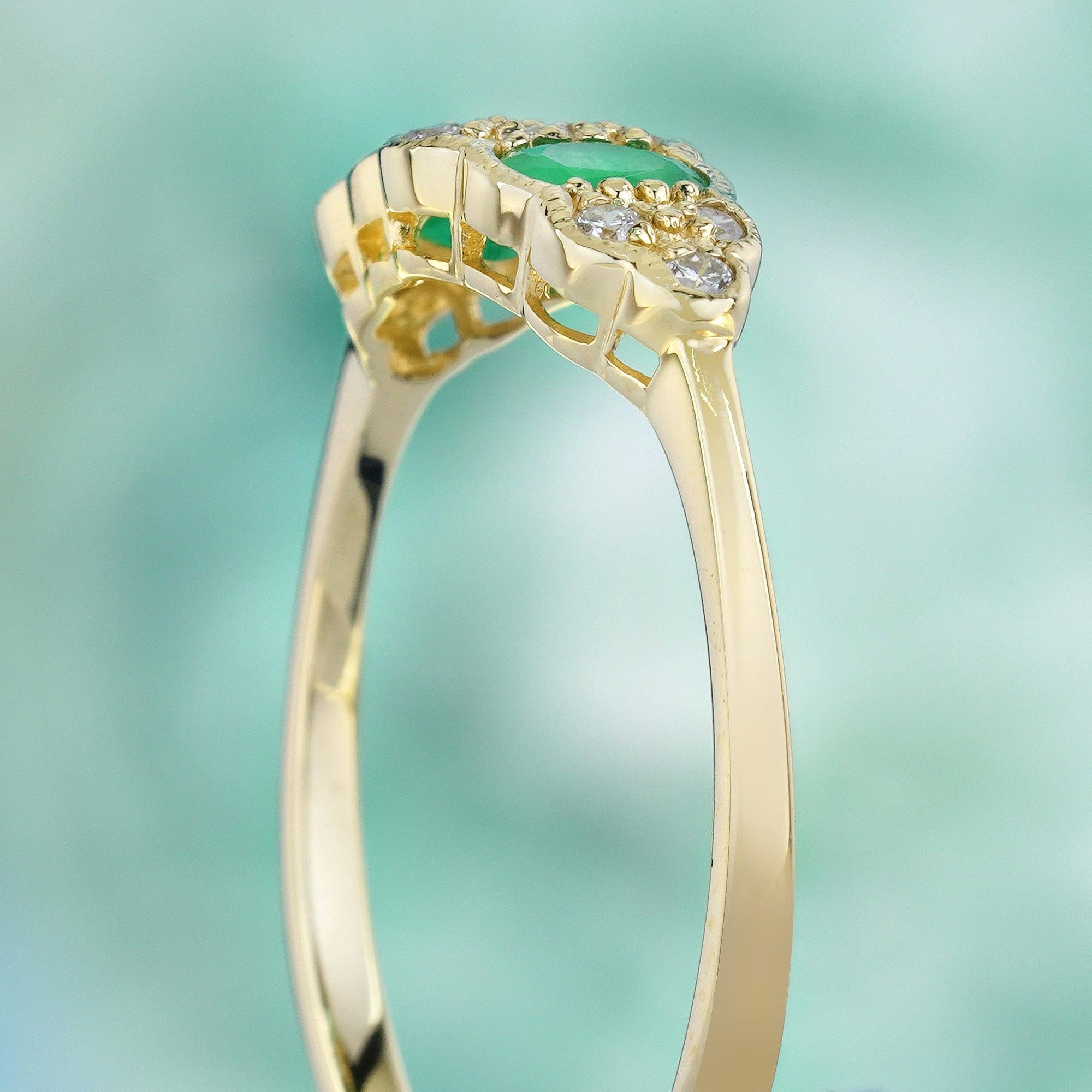 Bague de style vintage en or jaune 9K, émeraude naturelle et diamant Pour femmes en vente