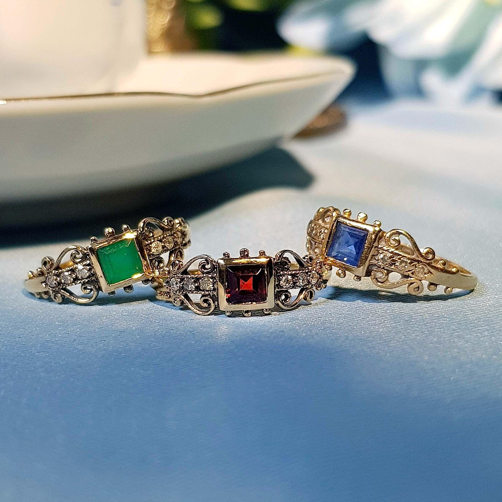 Natürlicher Smaragd und Diamant Vintage-Stil Ring in massivem 9K Gelbgold im Angebot 2