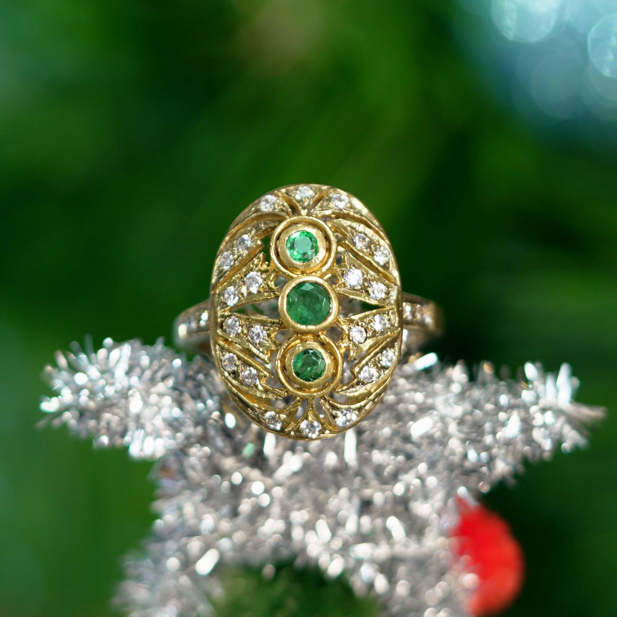 Natürlicher Smaragd und Diamant Vintage-Ring mit drei Steinen im Vintage-Stil aus massivem 14K Gold 1