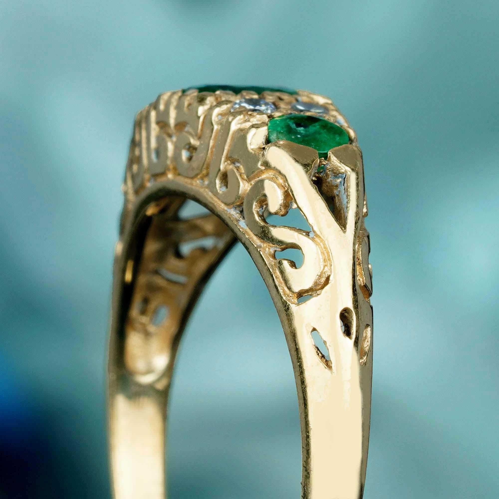 Natürlicher Smaragd und Diamant im Vintage-Stil  Ring mit drei Steinen aus massivem 9K Gold Damen im Angebot