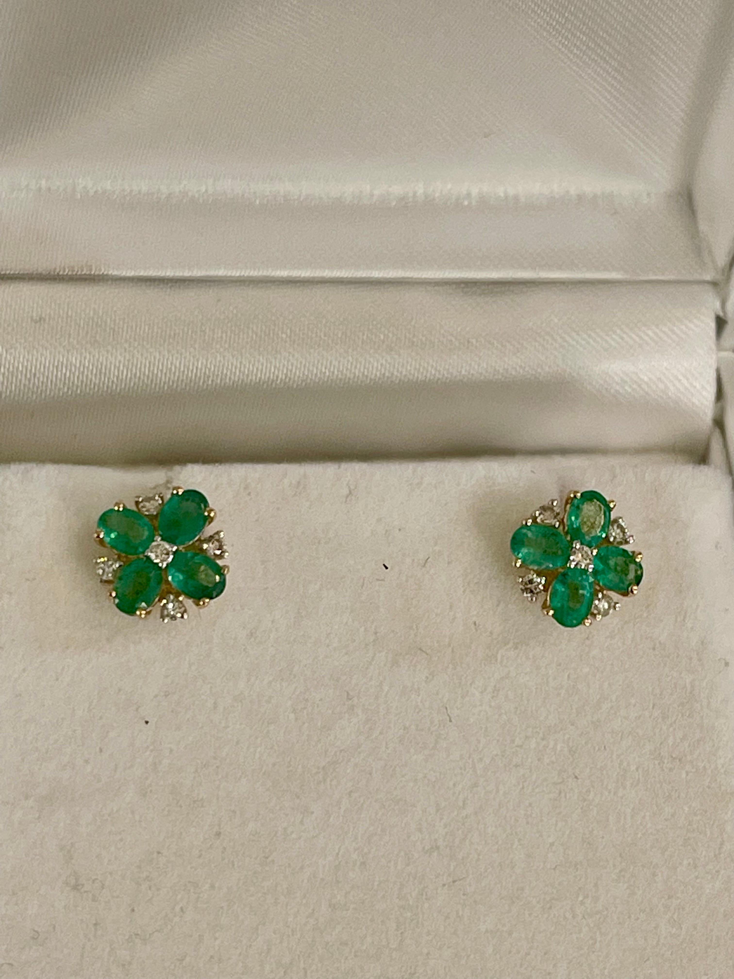 
2.5 Carat  Oval Cut Emerald  and 0.20 ct  diamond flower earrings
 perfect pair  Post  back  Earrings  14 Karat Yellow Gold 
This exquisite pair of earrings are beautifully crafted with 14 karat  Yellow gold .
Weight of 14 K gold 2.2 grams
 Fine  8