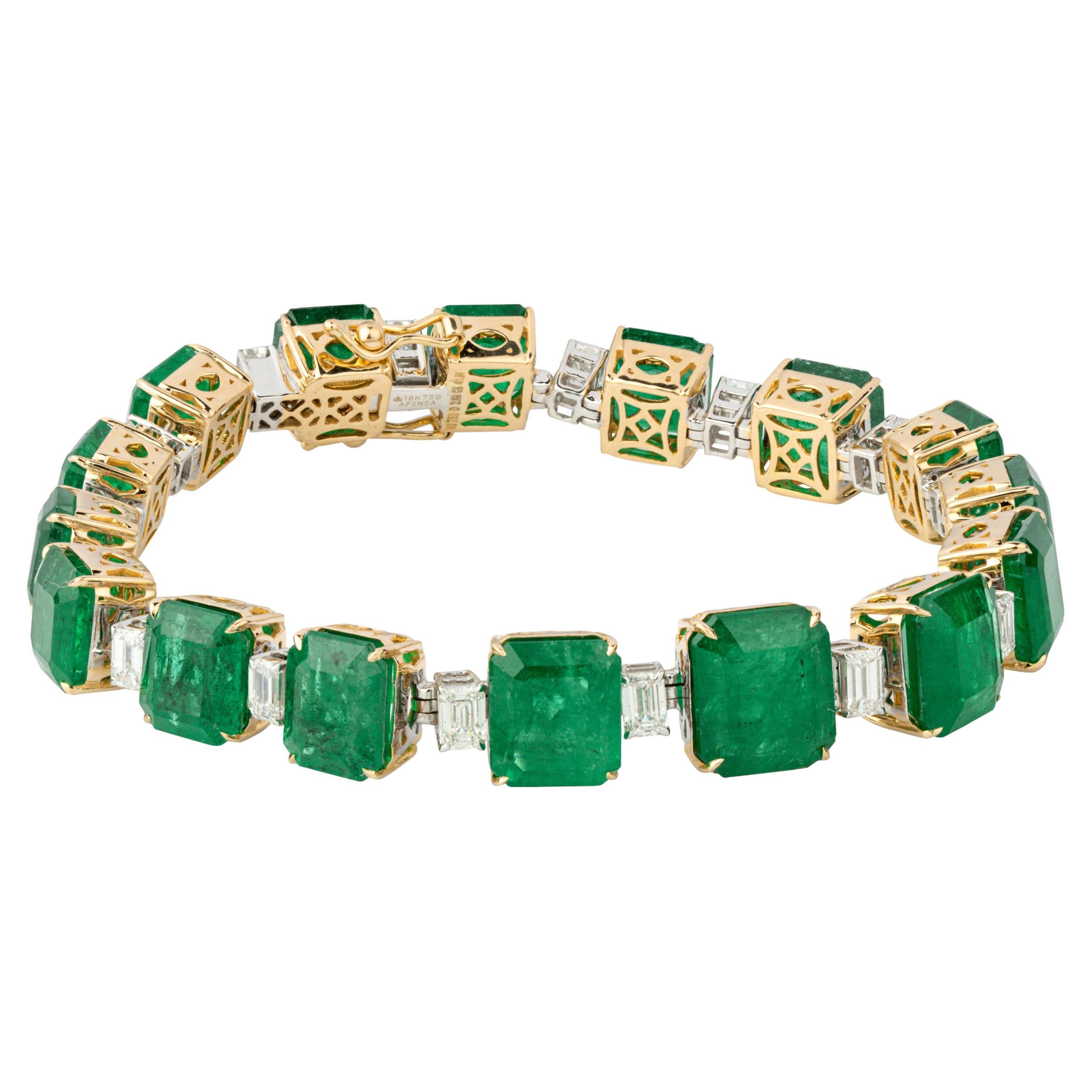 Natural emerald and natural diamond bracelet in 18k gold For Sale