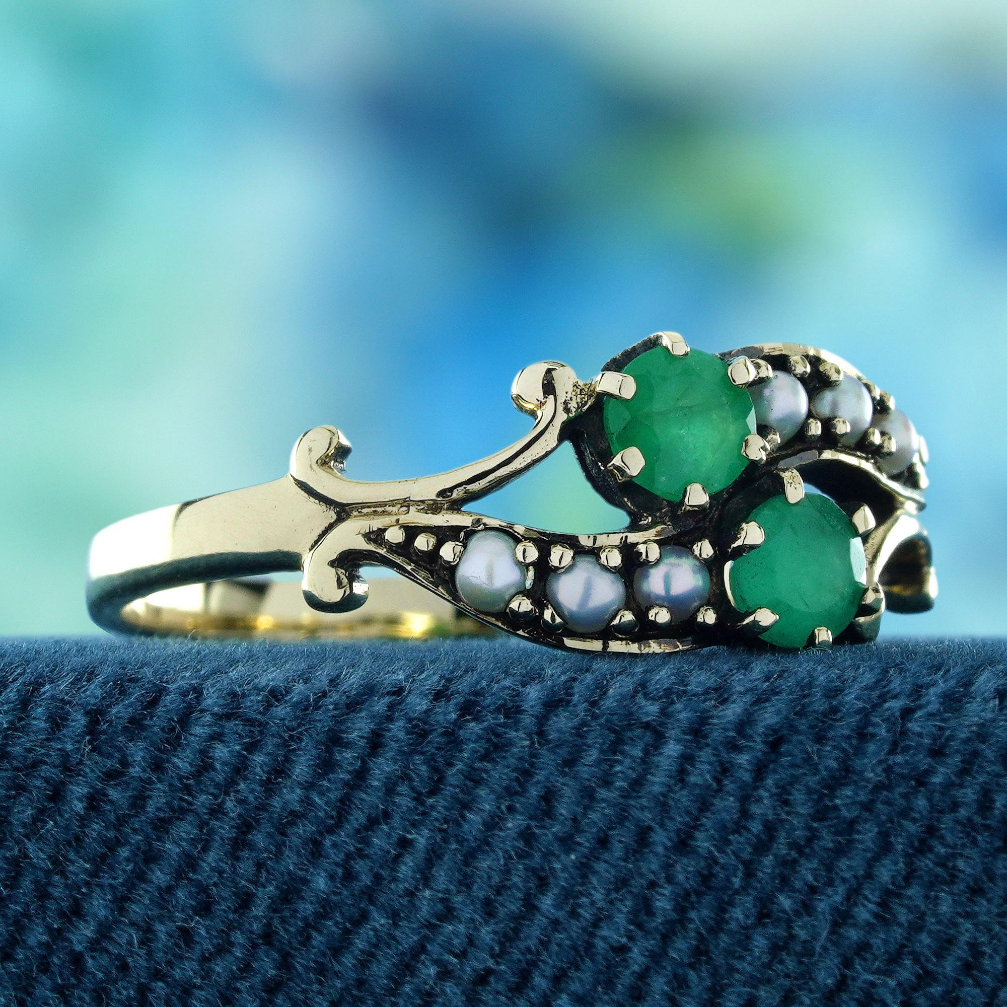 Natürlicher Smaragd- und Perlen Duo-Steinring aus 9 Karat Gelbgold (Edwardian) im Angebot