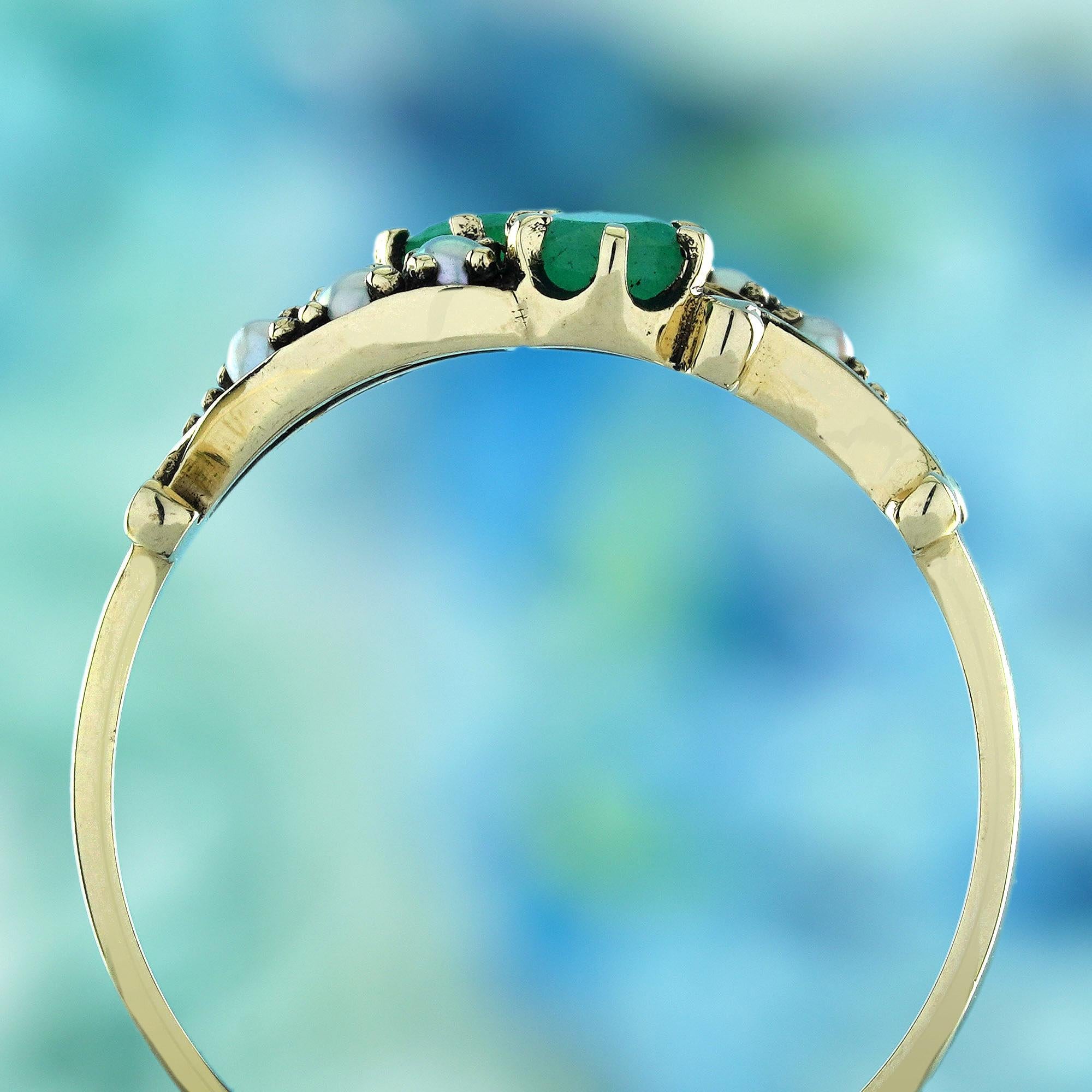 Natürlicher Smaragd- und Perlen Duo-Steinring aus 9 Karat Gelbgold im Zustand „Neu“ im Angebot in Bangkok, TH