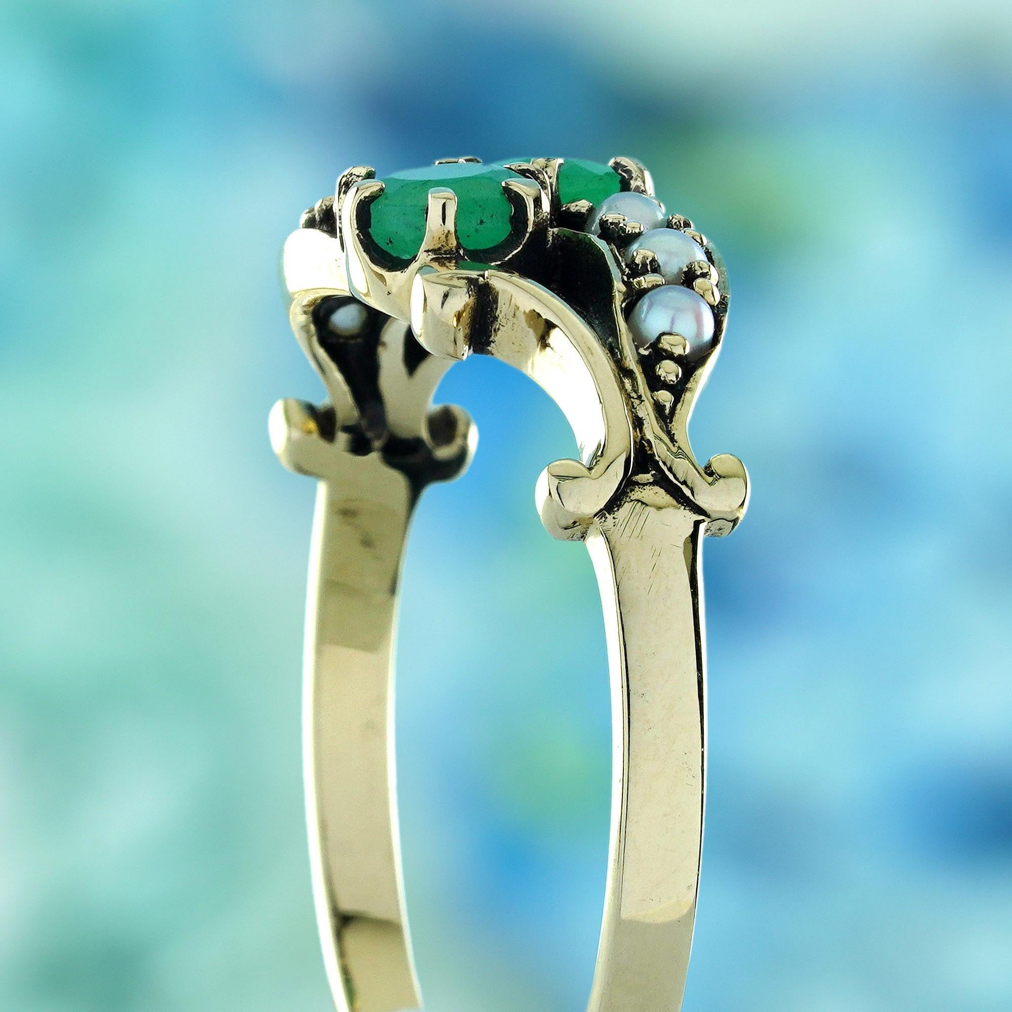 Natürlicher Smaragd- und Perlen Duo-Steinring aus 9 Karat Gelbgold Damen im Angebot