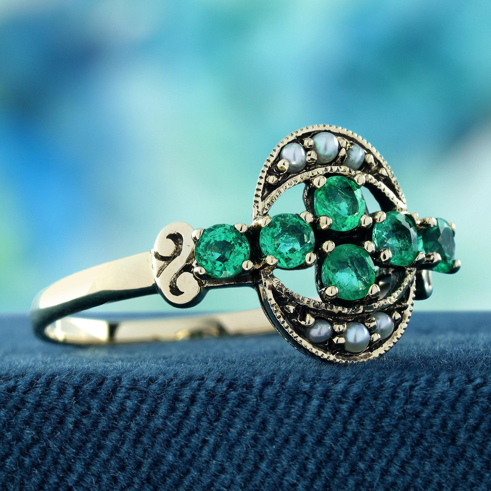 Natürlicher Smaragd und Perle im Vintage-Stil  Cluster-Ring aus massivem 9K Gelbgold (Viktorianisch) im Angebot