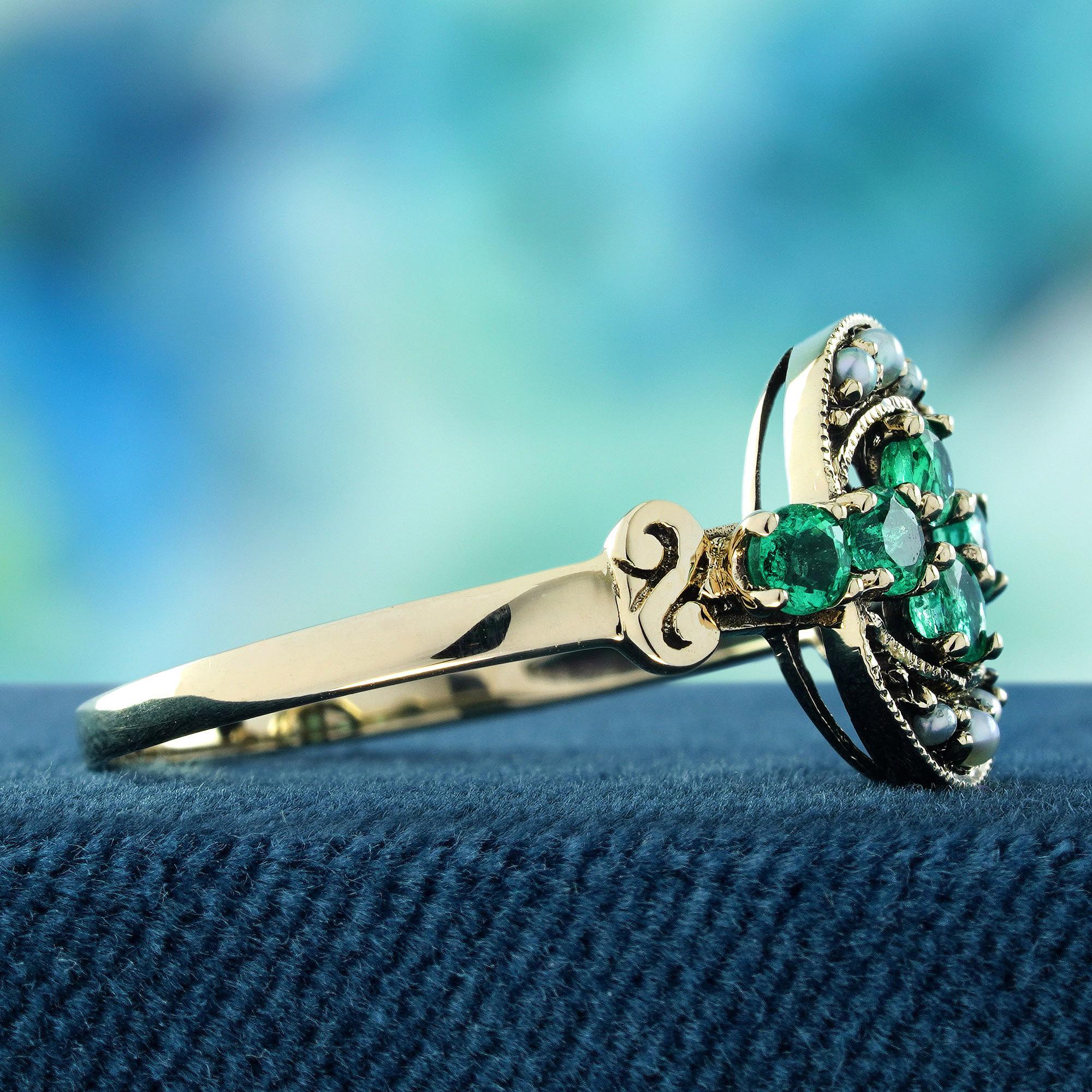 Natürlicher Smaragd und Perle im Vintage-Stil  Cluster-Ring aus massivem 9K Gelbgold (Rundschliff) im Angebot