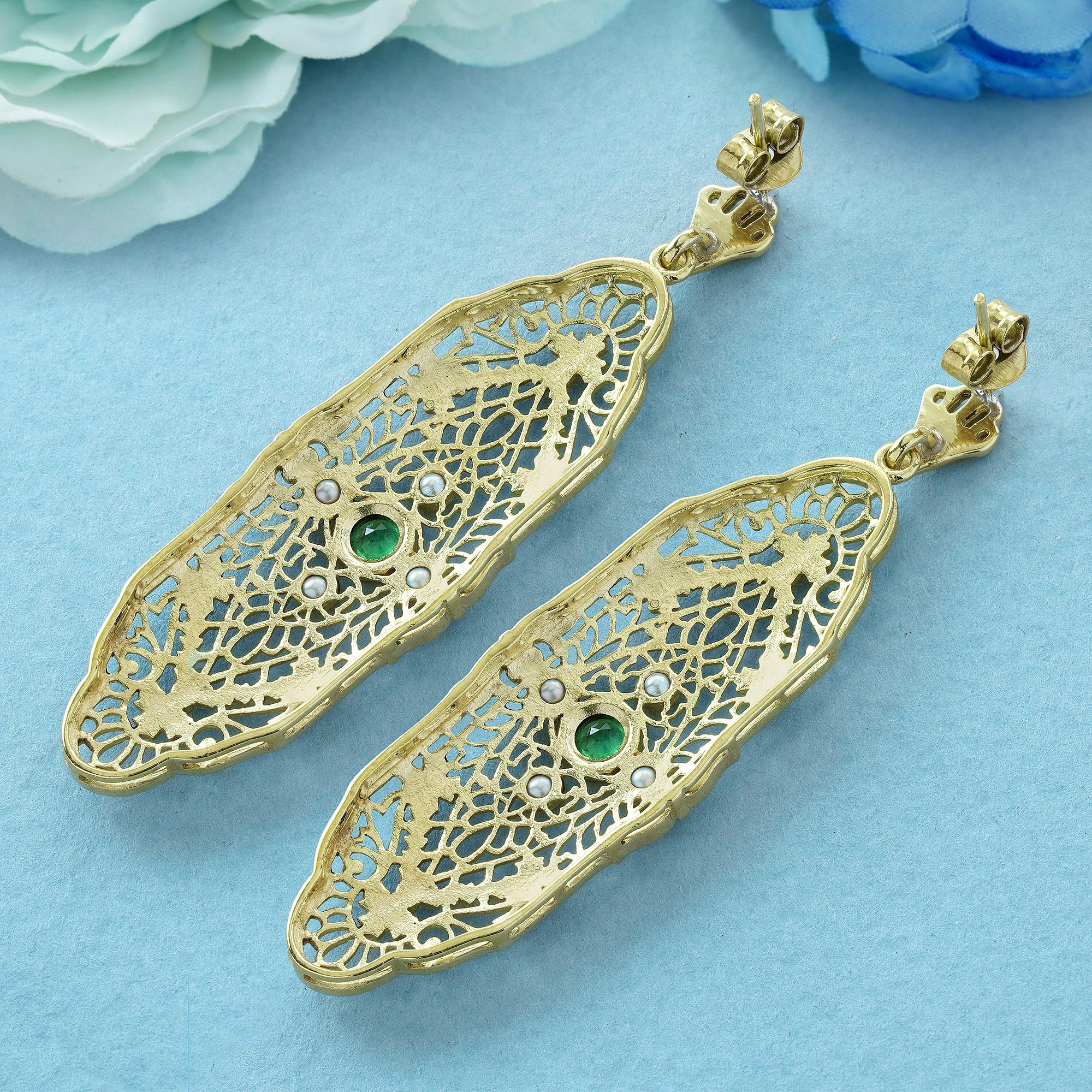 Filigrane Ohrringe aus 9 Karat Gelbgold mit natürlichem Smaragd und Perle im Vintage-Stil (Rundschliff) im Angebot