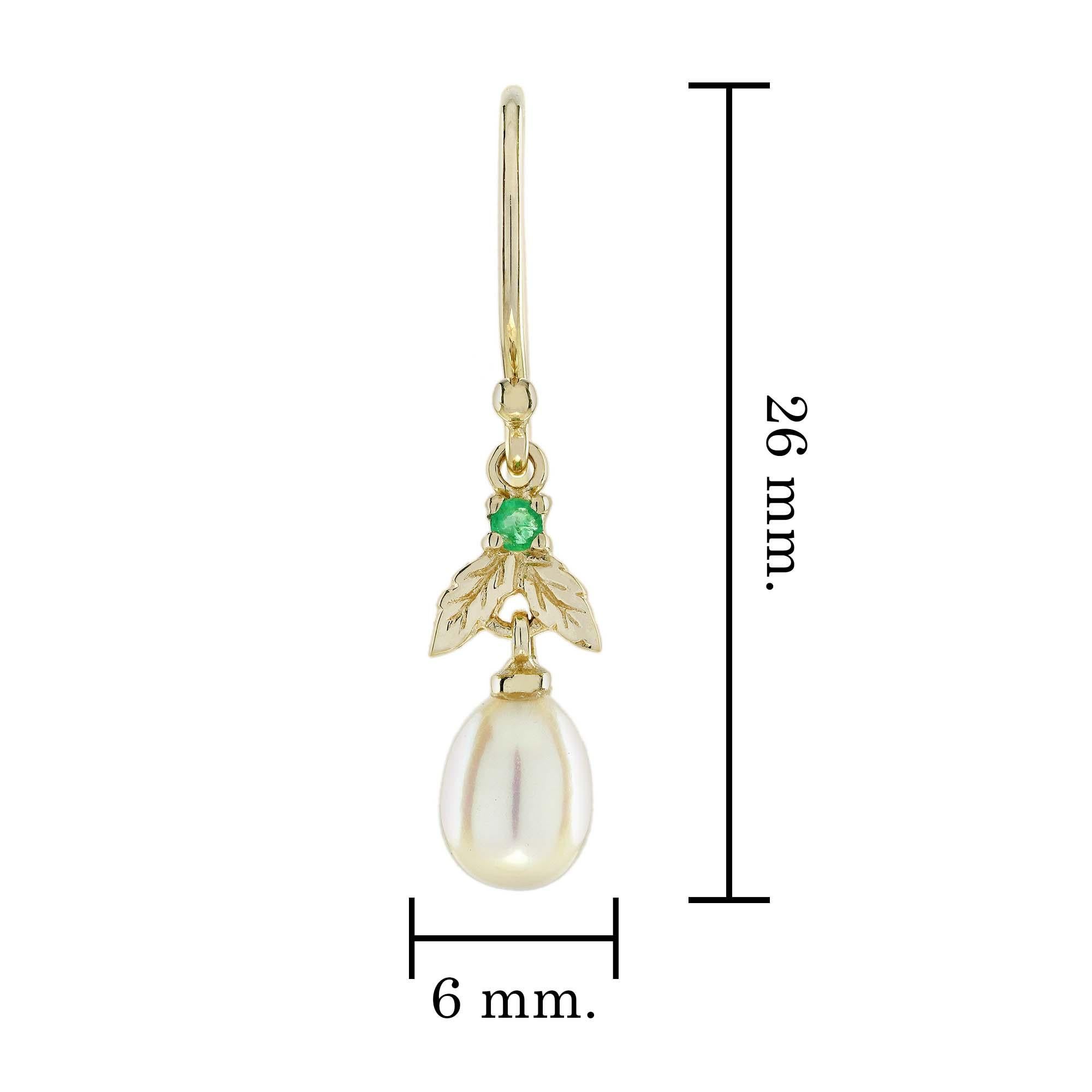 Natürlicher Smaragd und Perle Vintage-Blumen im Vintage-Stil  Ohrringe aus 9K Gelbgold im Zustand „Neu“ im Angebot in Bangkok, TH