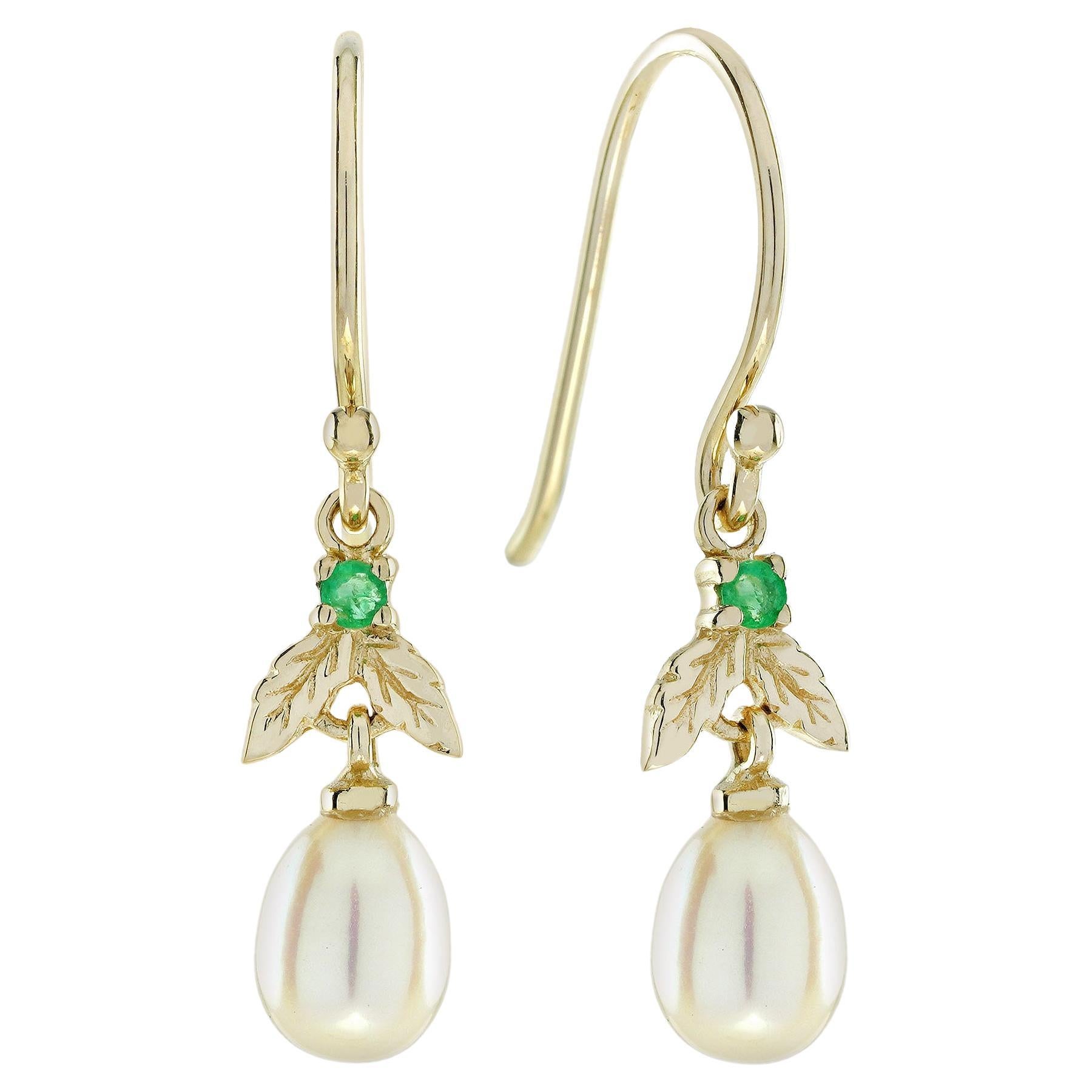 Esmeralda Natural y Perla Estilo Vintage Floral  Pendientes de oro amarillo de 9 quilates