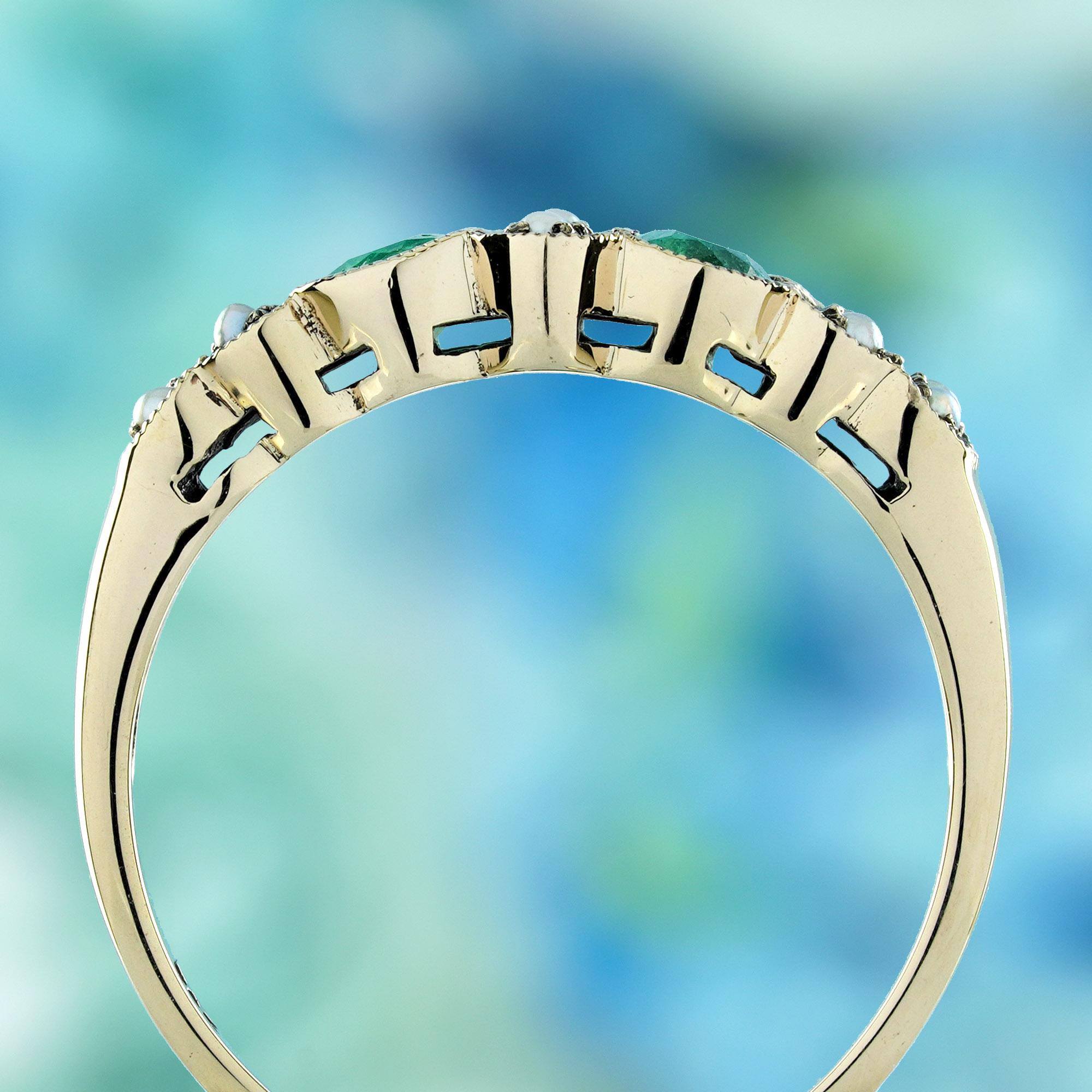 Natural Emerald and Pearl Vintage Style Ring in Solid 9K Yellow Gold In New Condition For Sale In Bangkok, TH