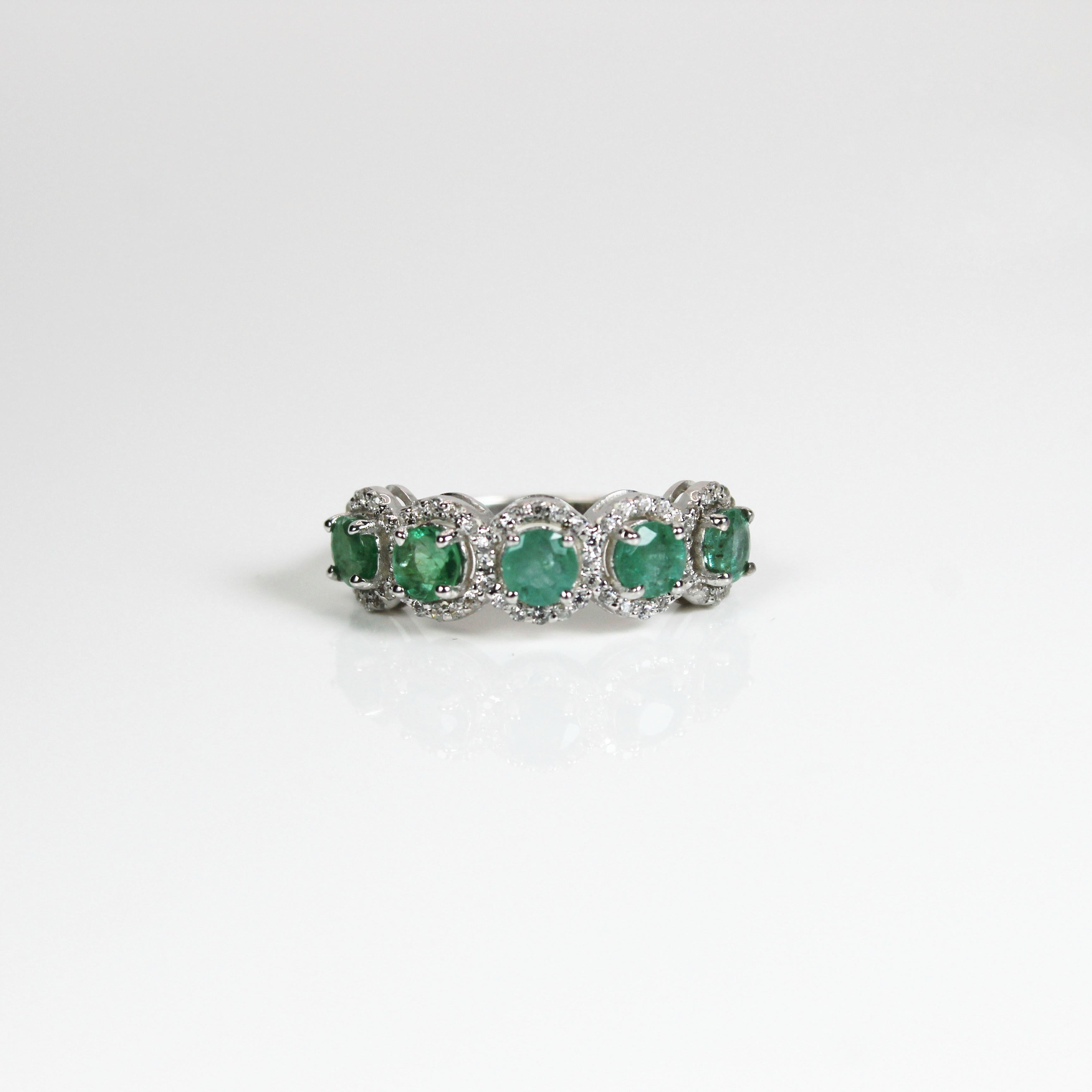 Round Cut Natural Emerald Band Ring For Sale