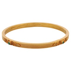 Natural Emerald Bangle in 18K Solid Yellow Gold Traditional Engraving on Gold