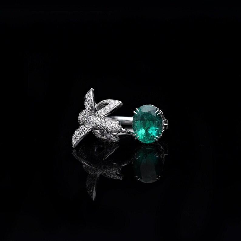Natürlicher Smaragd-Vogelring / 18k Weißgold Diamant-Cocktailring im Zustand „Neu“ im Angebot in jaipur, IN