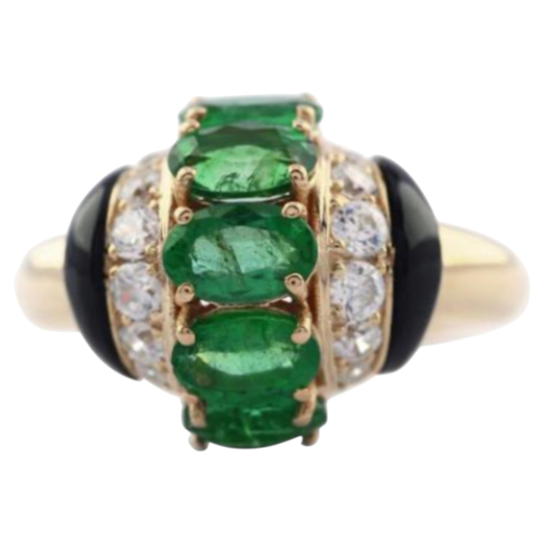 Emerald and Diamond Ring in 18K Gold, 2.75ct Emerald, India For Sale