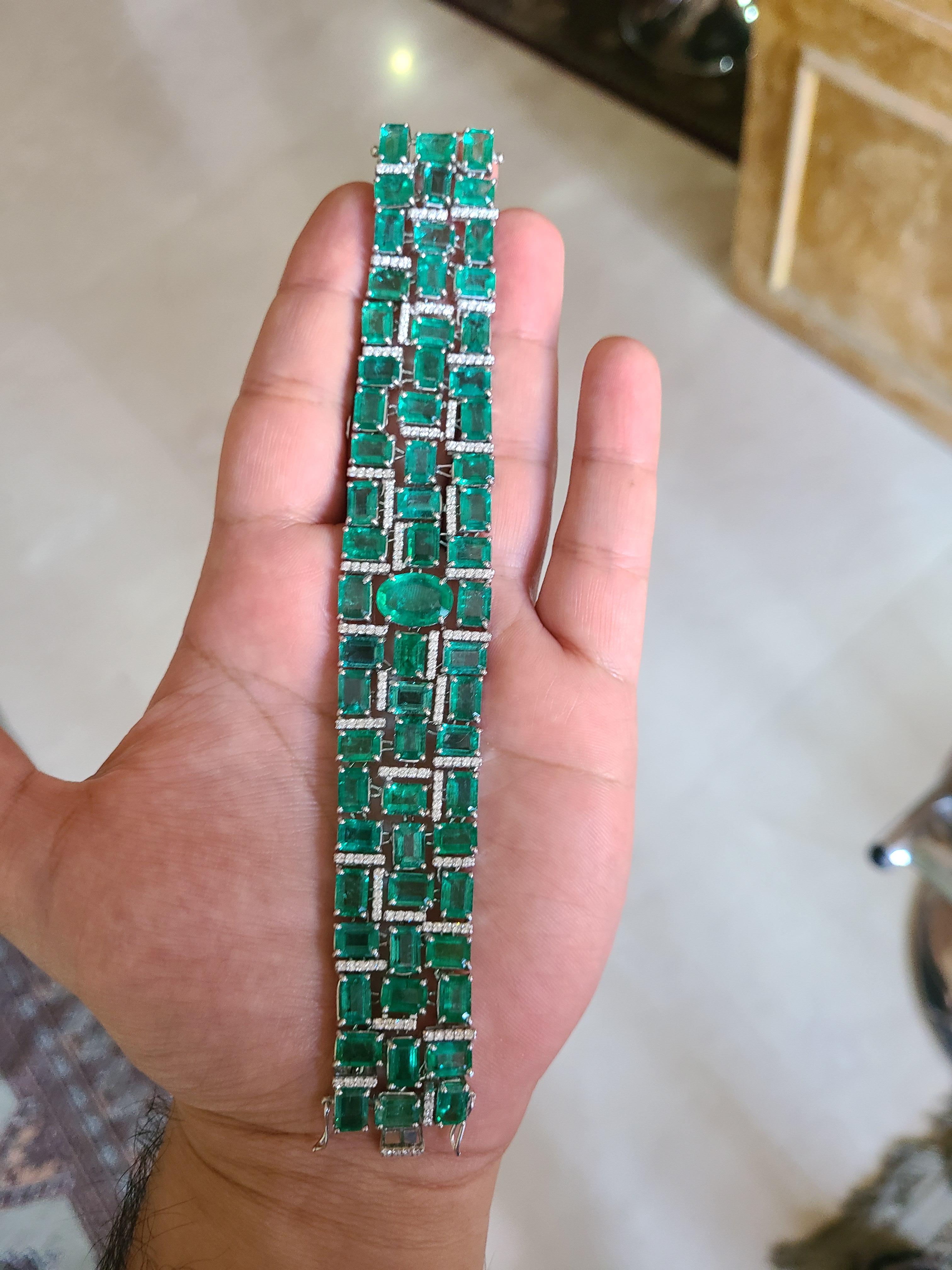 A gorgeous and modern natural emerald bracelet set in 18k white gold with diamonds. The natural emerald centre weight is 3.78 carats and rest of the emerald weight is 59.95 carats. The diamond weight is 1.88 carats. The bracelet dimensions in cm 17