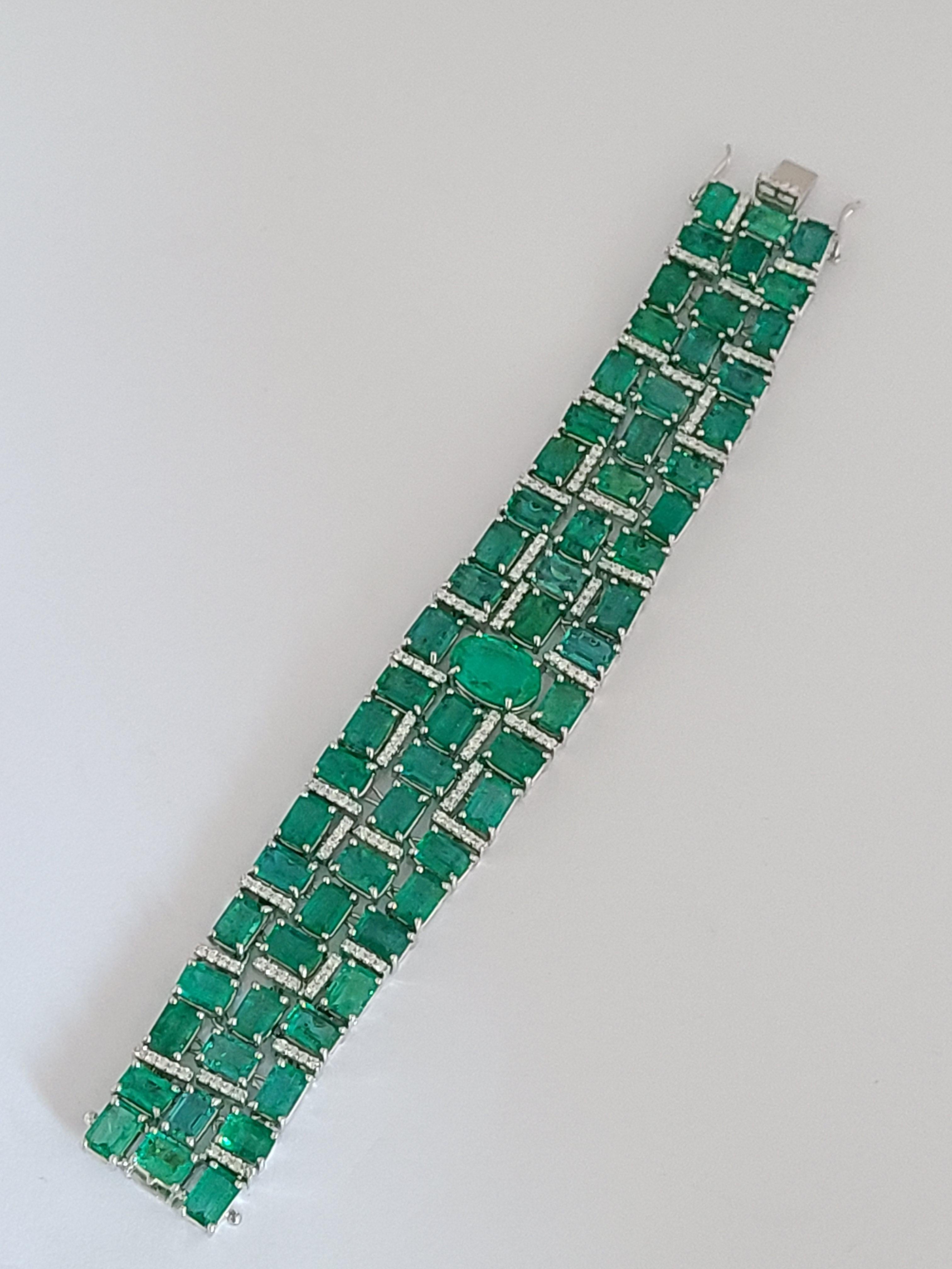 Women's or Men's Natural Emerald Bracelet Set in 18 Karat Gold with Natural Diamonds