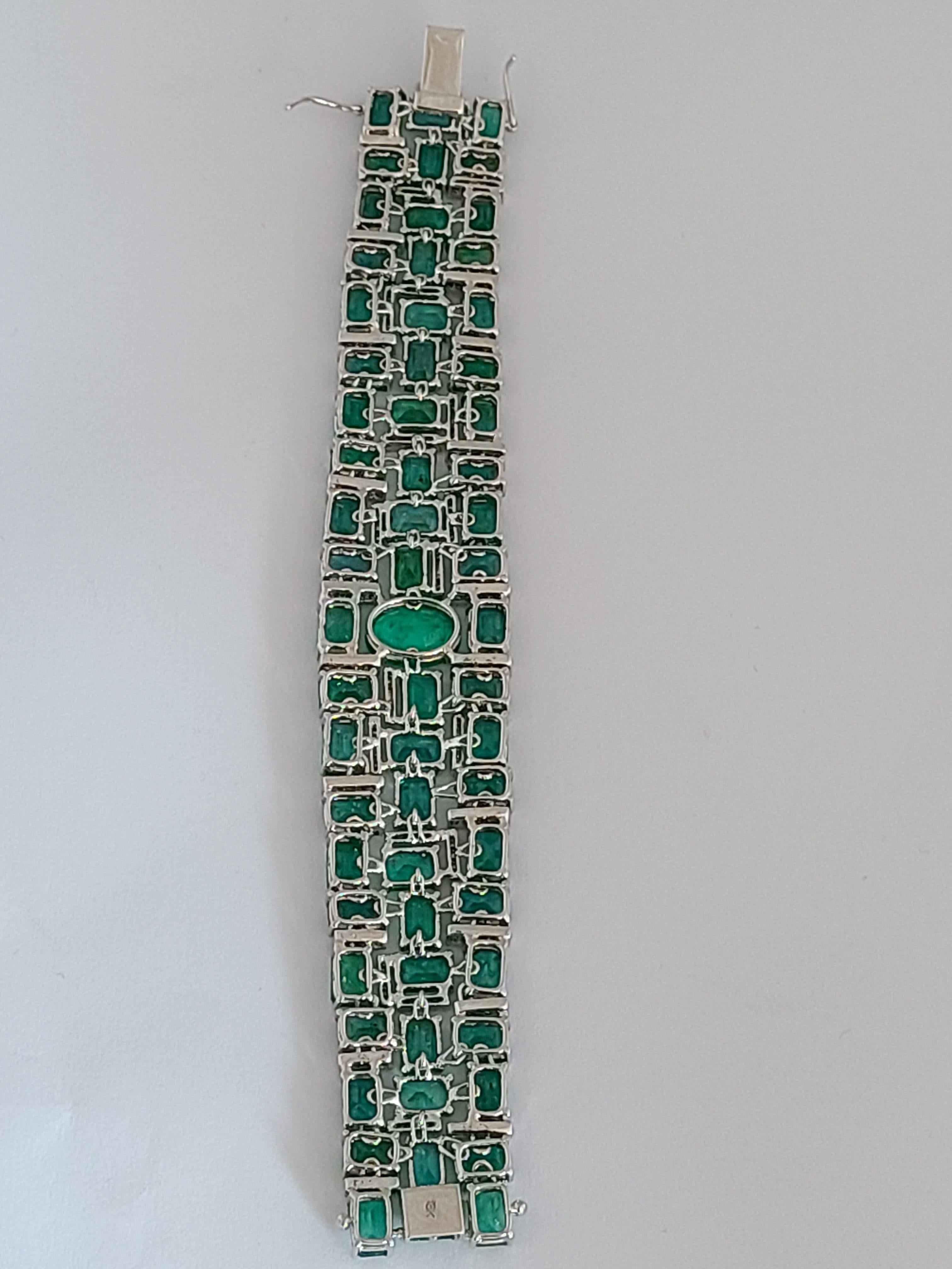 Natural Emerald Bracelet Set in 18 Karat Gold with Natural Diamonds 1