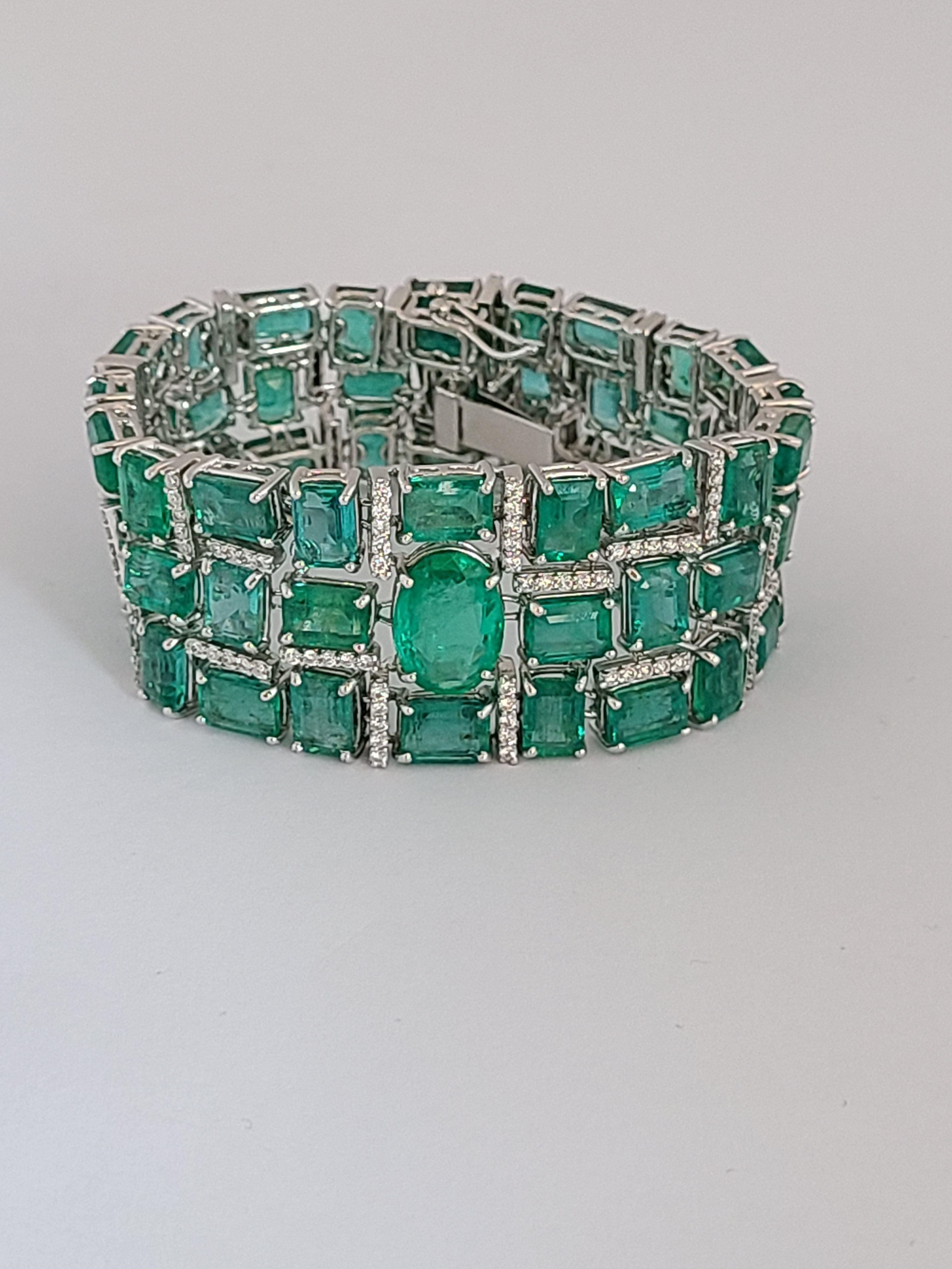 Natural Emerald Bracelet Set in 18 Karat Gold with Natural Diamonds 3