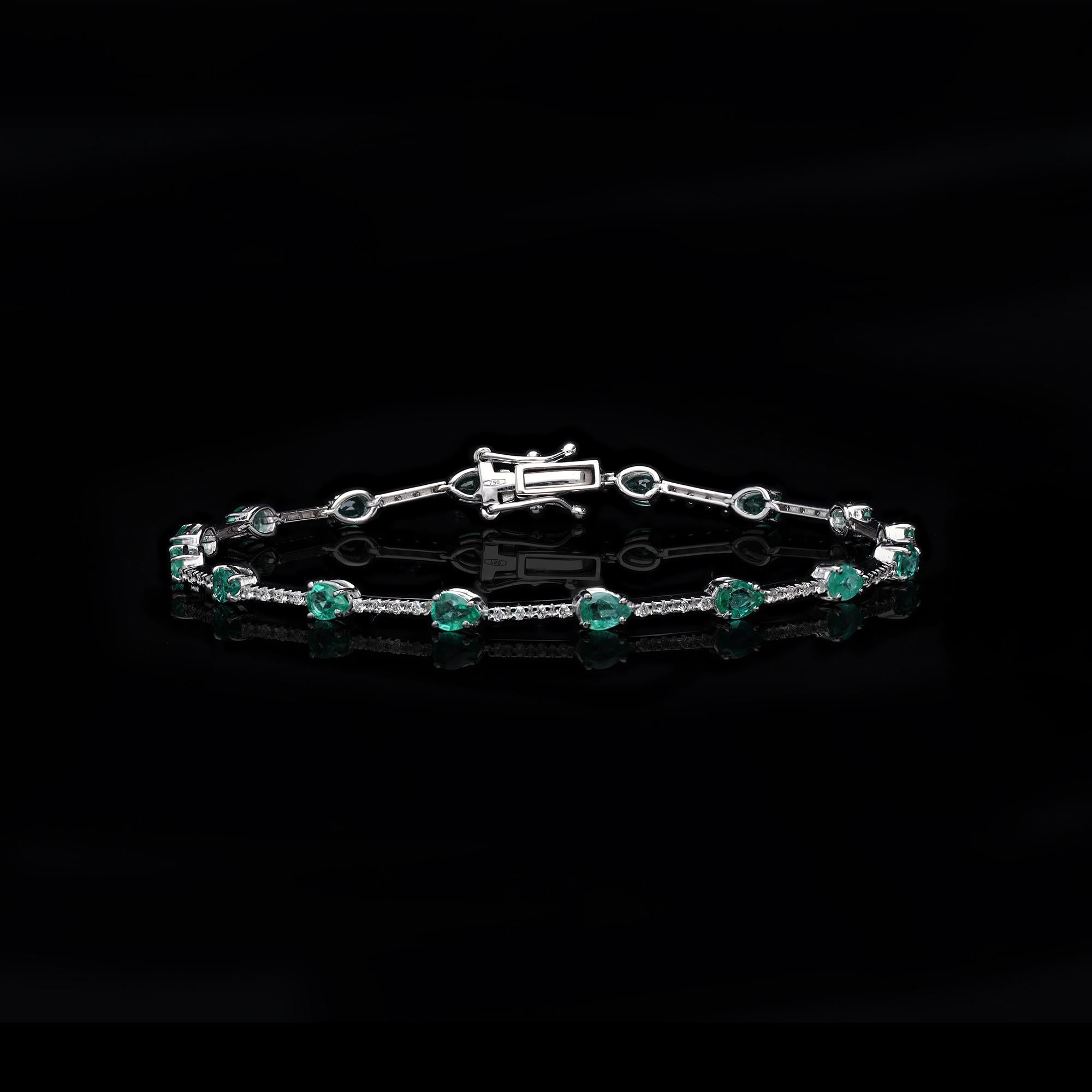 Emerald Cut Natural Emerald bracelet with diamond 0.40 cts in 18k gold For Sale