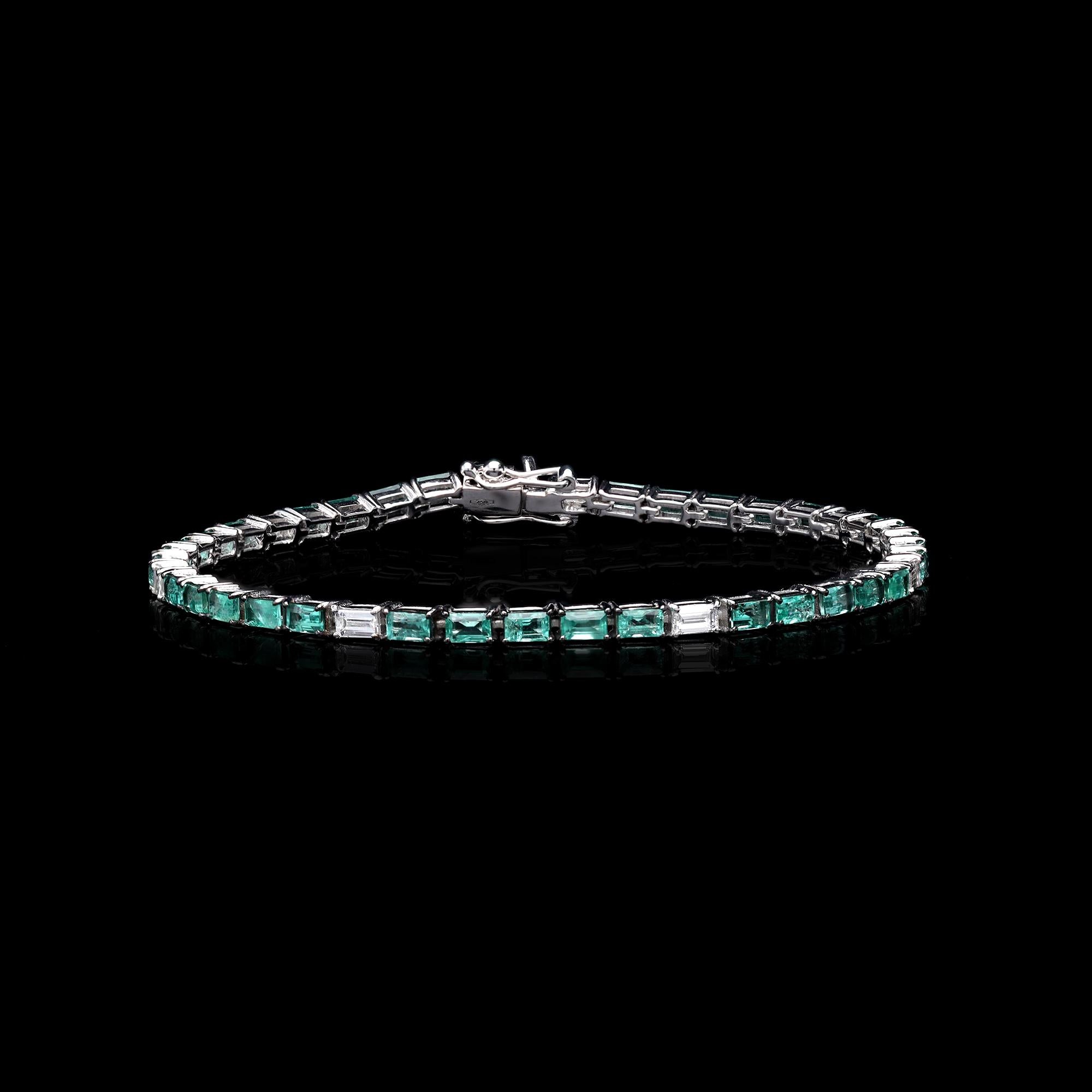 Taille mixte Émeraude naturelle  Bracelet en or 18 carats avec diamants 0,63 carat en vente
