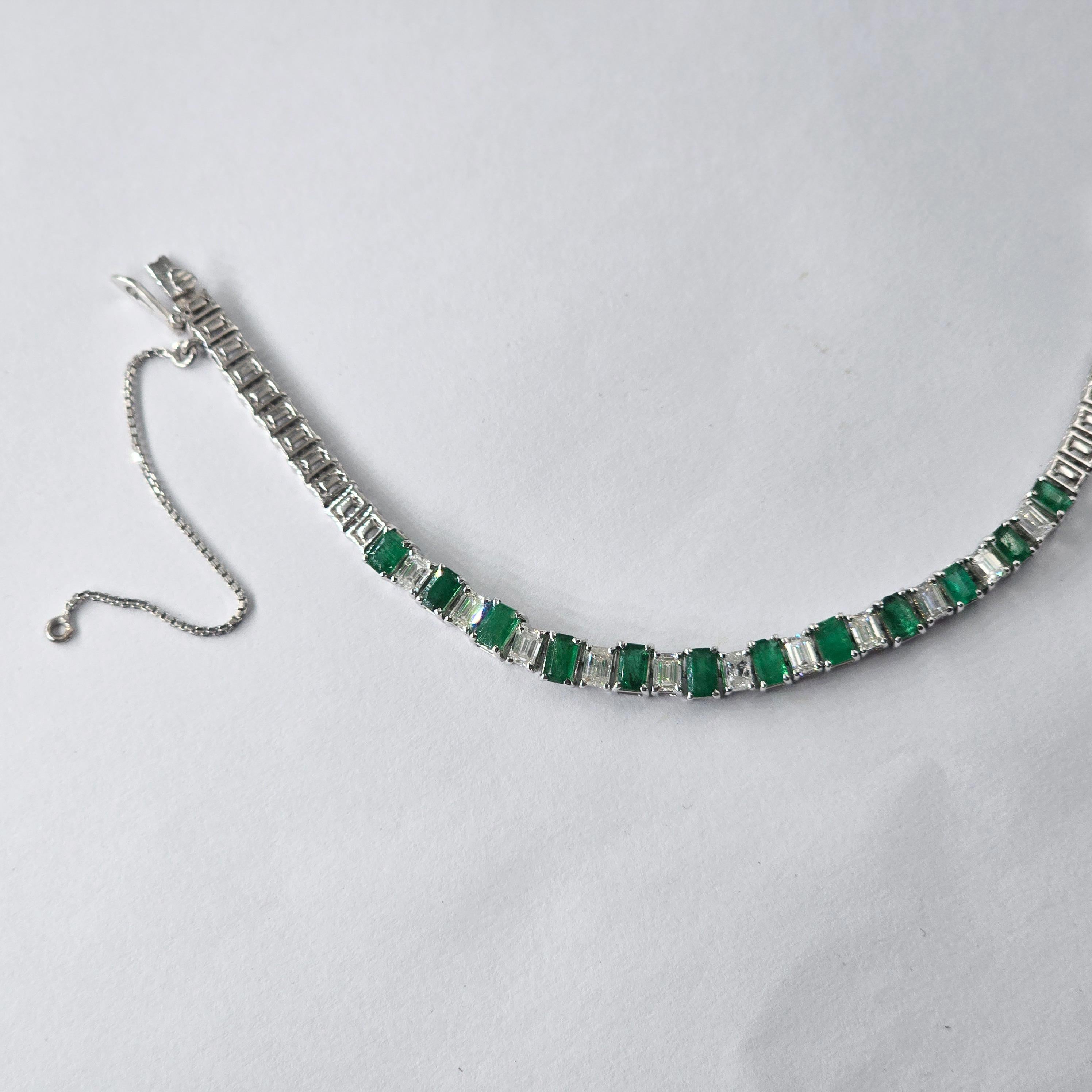 This is a natural Emerald bracelet with diamonds and 14k gold. The emeralds are very high quality and very good quality diamonds the clarity is vsi and G colour


Emeralds : 3.65 carats
diamonds : 2.54carats
gold : 12.189 gm

This is a brand new