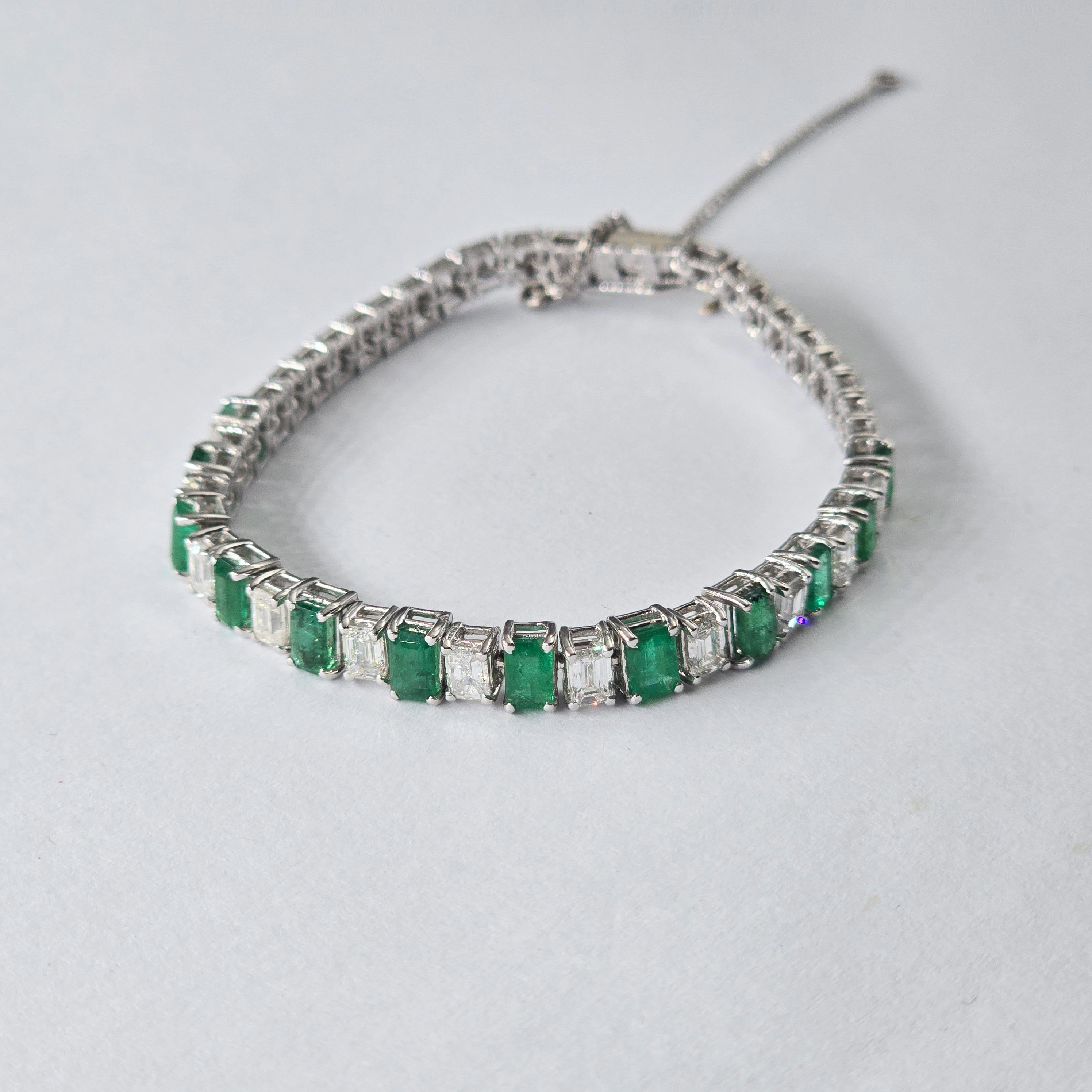 Natural emerald bracelet with diamond and 14k gold In New Condition For Sale In jaipur, IN