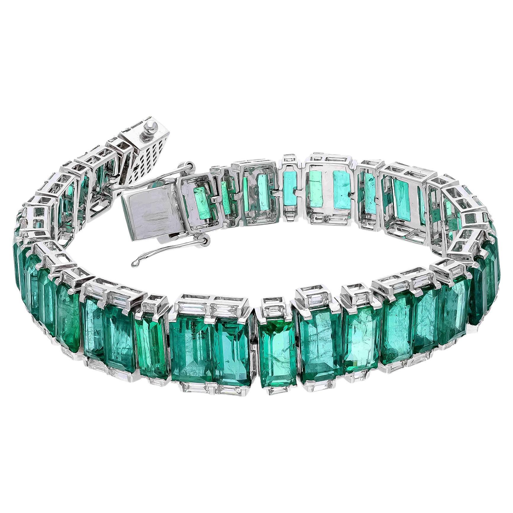 Natural emerald bracelet with diamond in 18k gold For Sale