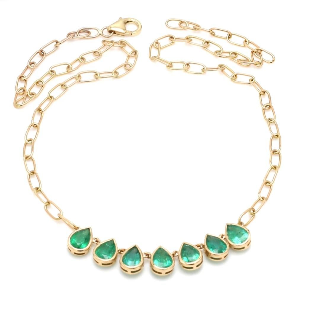 Collana a catena di smeraldi naturali in oro 18 carati In condizioni Nuovo in vendita a jaipur, IN