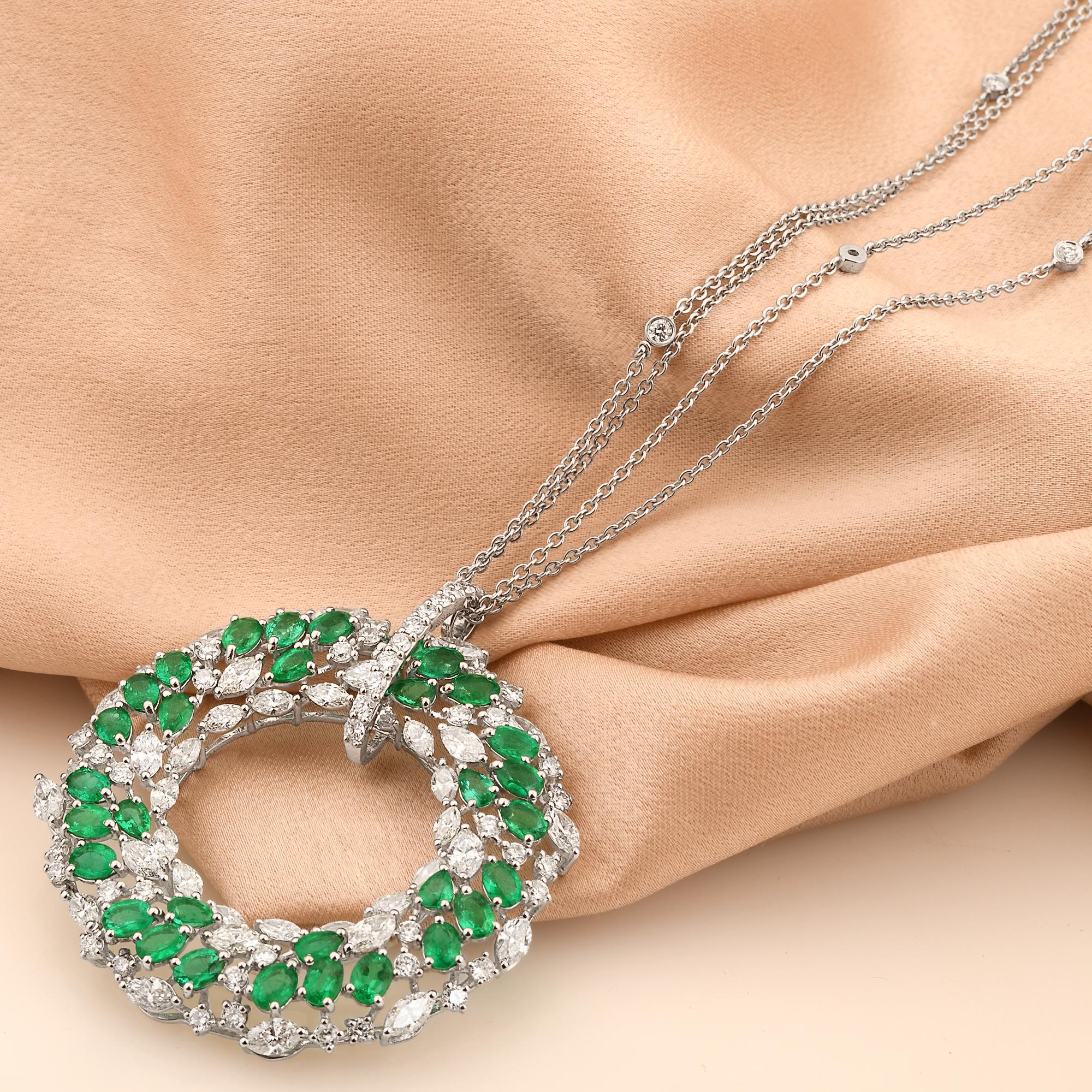 Introducing our exquisite natural emerald circle pendant diamond necklace, a stunning piece of fine jewelry meticulously crafted in 14 karat white gold. This necklace showcases the timeless allure of emeralds and the brilliance of diamonds,