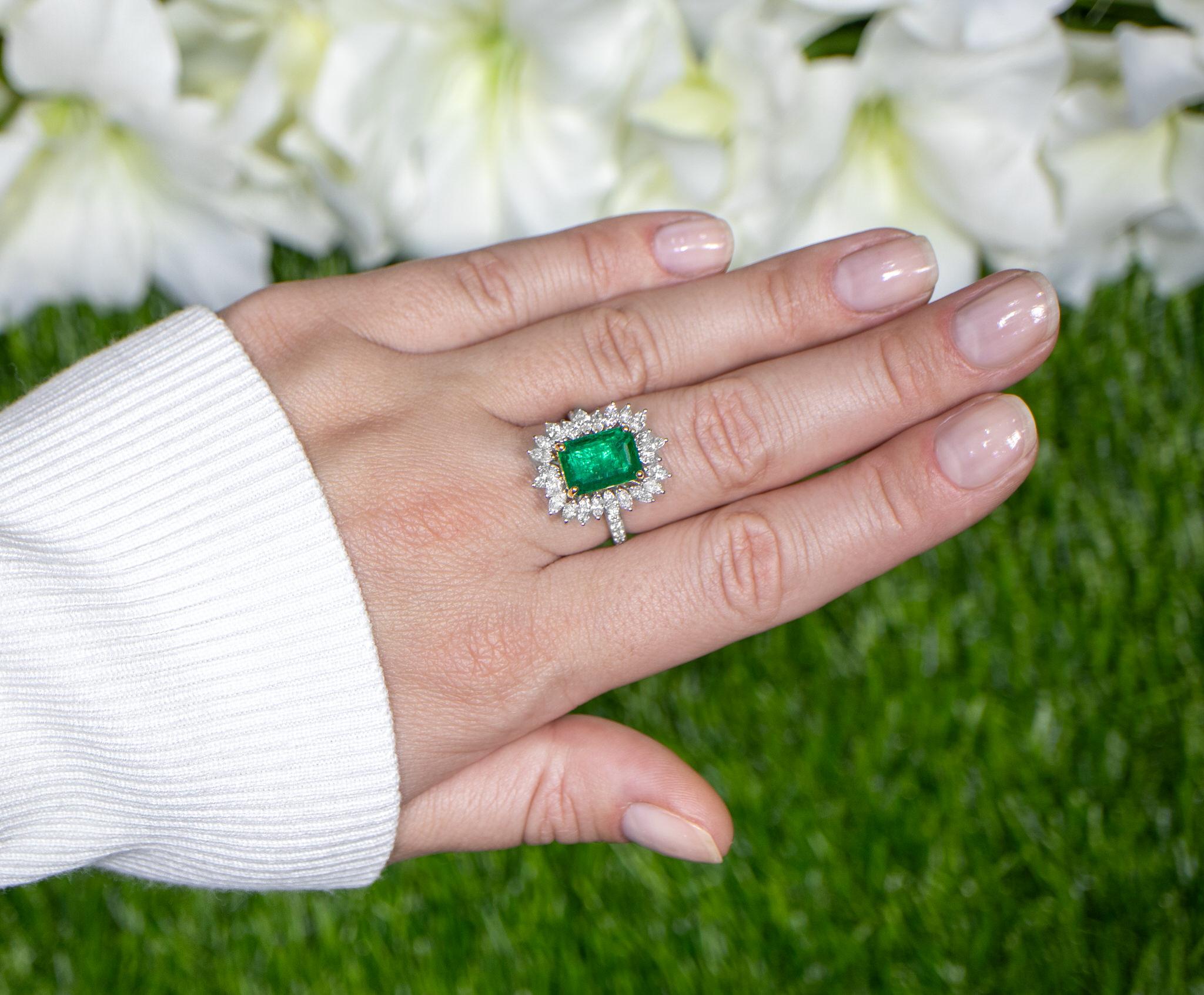 Women's Natural Emerald Cocktail Ring Marquise Diamond Halo 4.75 Carats 18K Gold For Sale