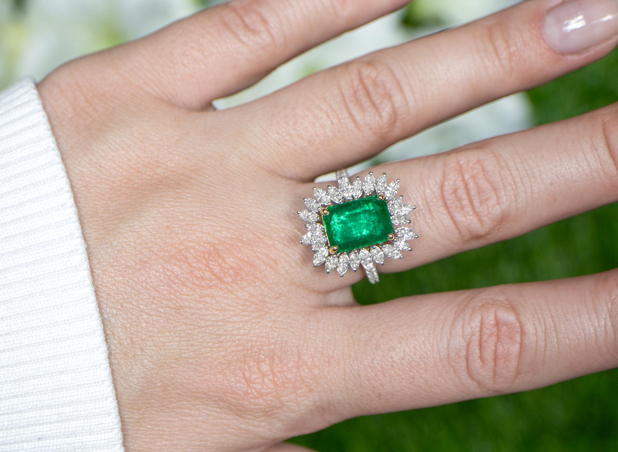 Natural Emerald Cocktail Ring Marquise Diamond Halo 4.75 Carats 18K Gold For Sale 1