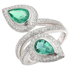 Bague cocktail pour femmes en or blanc massif 14 carats avec émeraudes naturelles et diamants